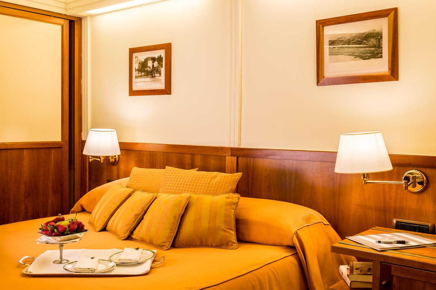 Double or Twin Room with Private Garden - Photo 1