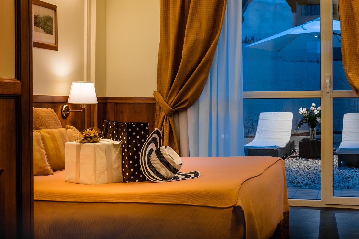 Double or Twin Room with Private Garden - Photo 4