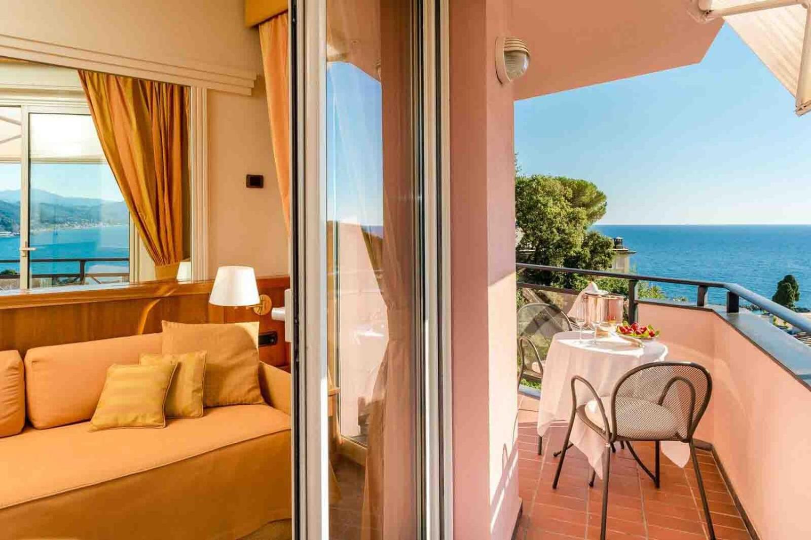 Superior Junior Suite with Balcony and Sea View - Photo 3
