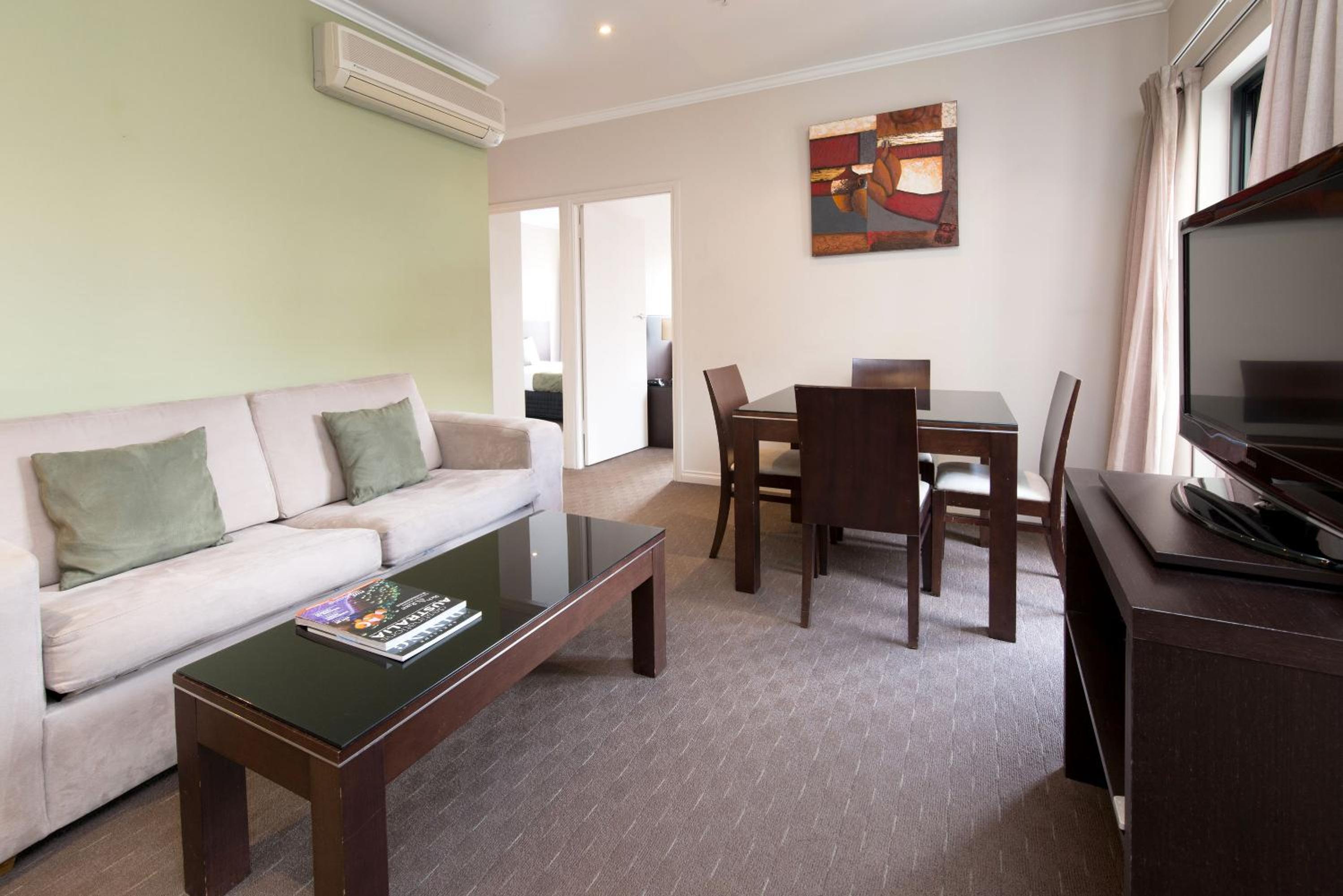 Two-Bedroom Apartment Queen Single