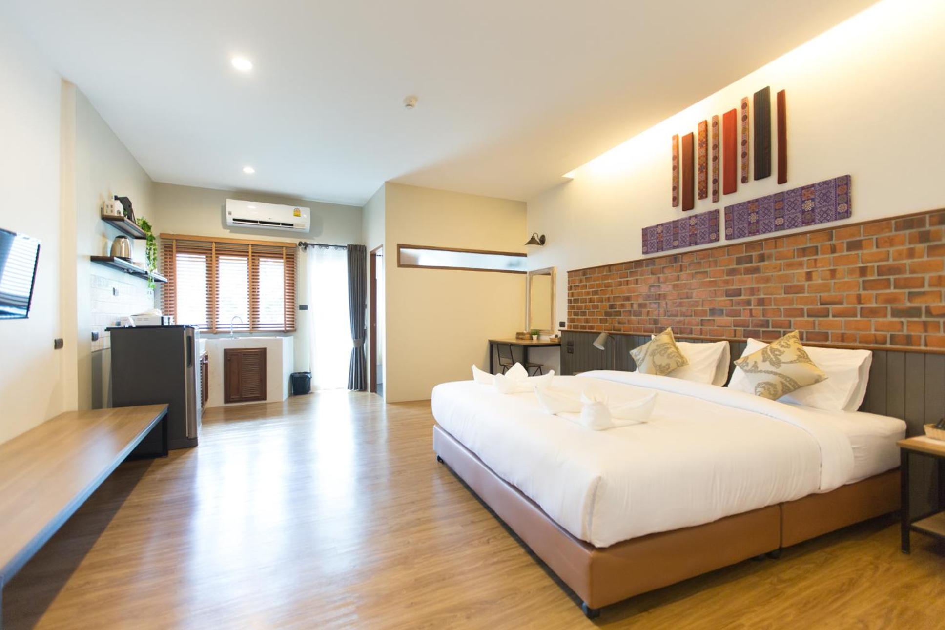Deluxe King Room photo 1
