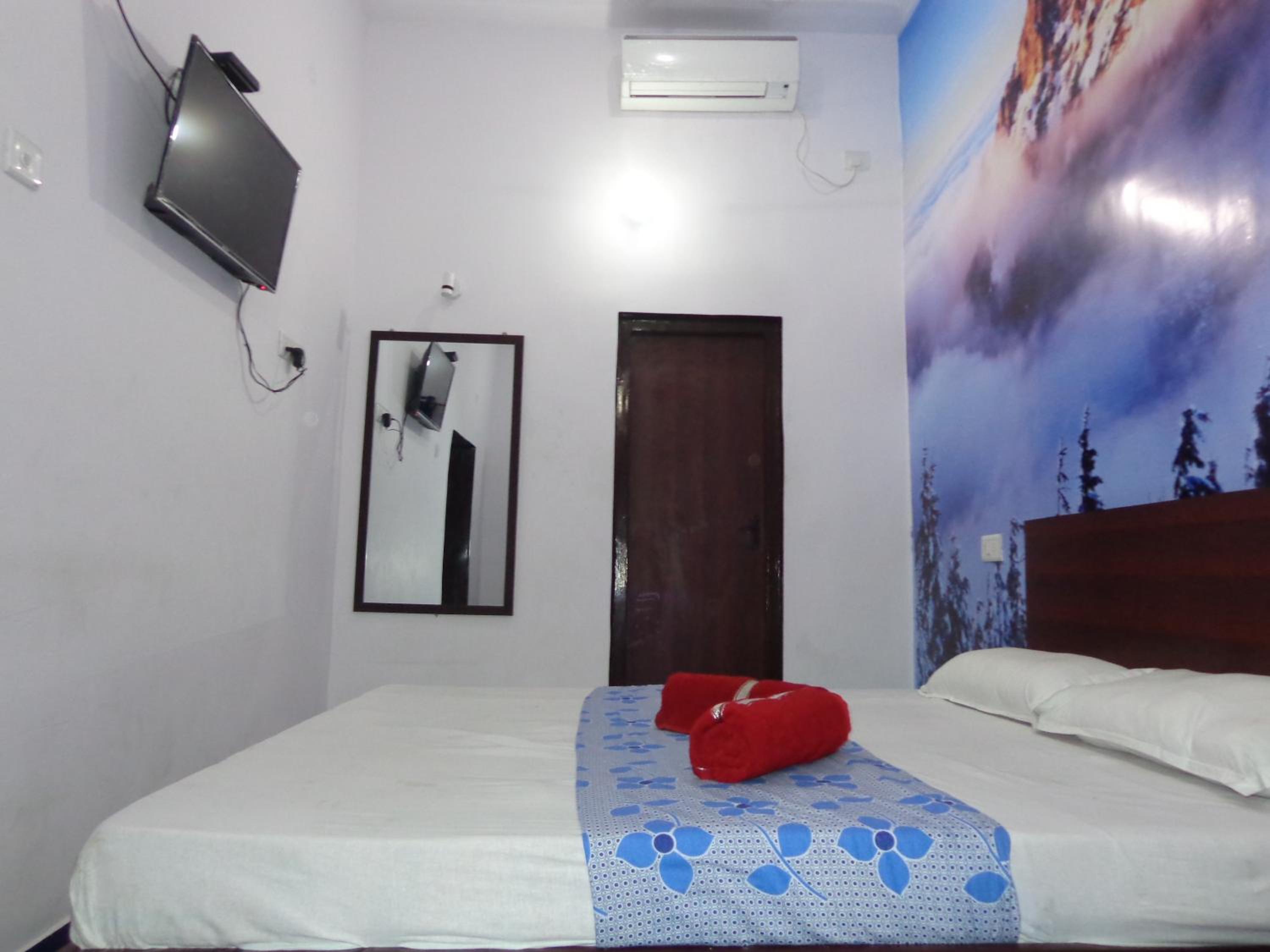 Deluxe Room - Photo 13