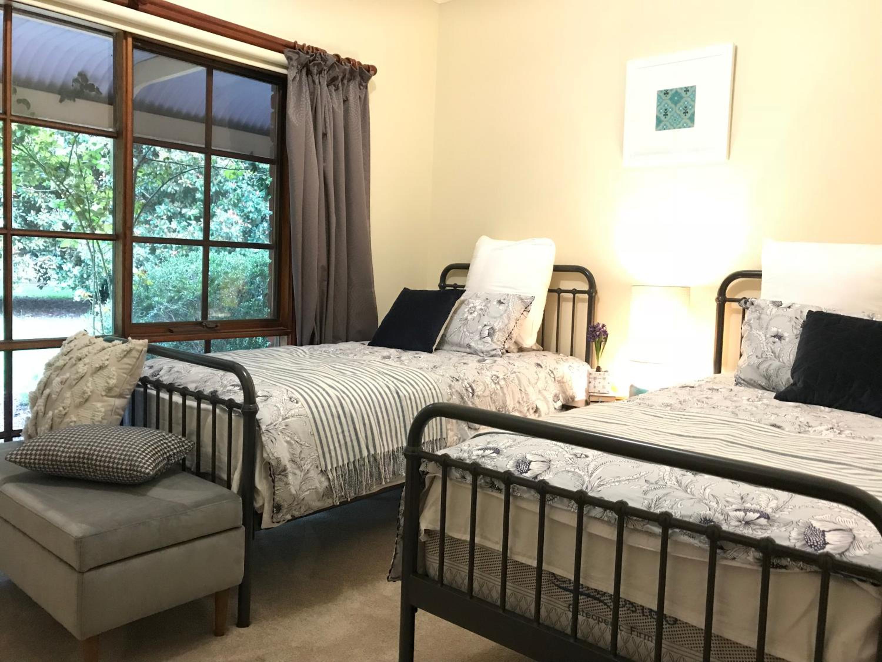 Standard Twin Room with Shared Bathroom photo 3