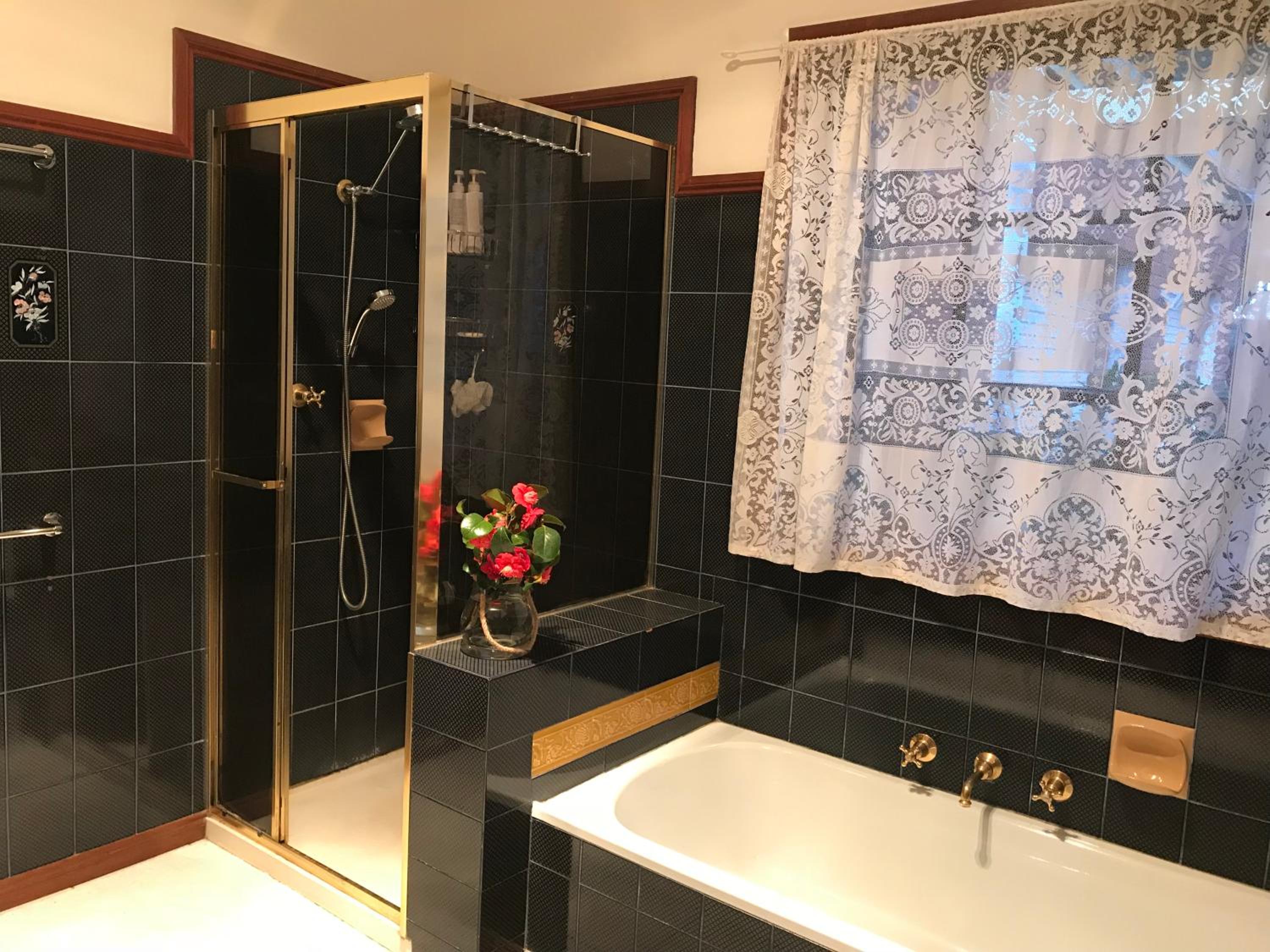 Standard Twin Room with Shared Bathroom photo 2