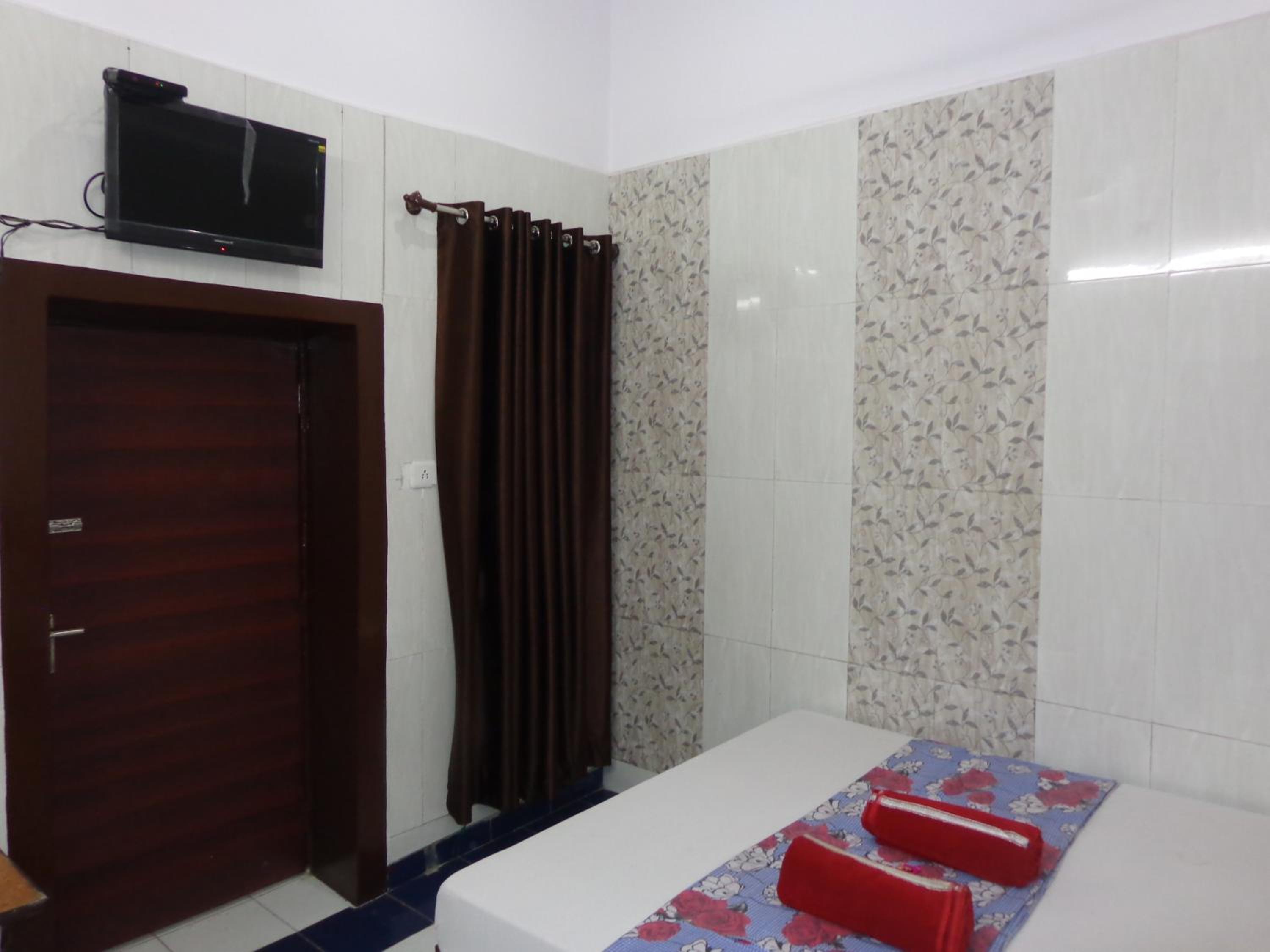 Deluxe Room - Photo 12