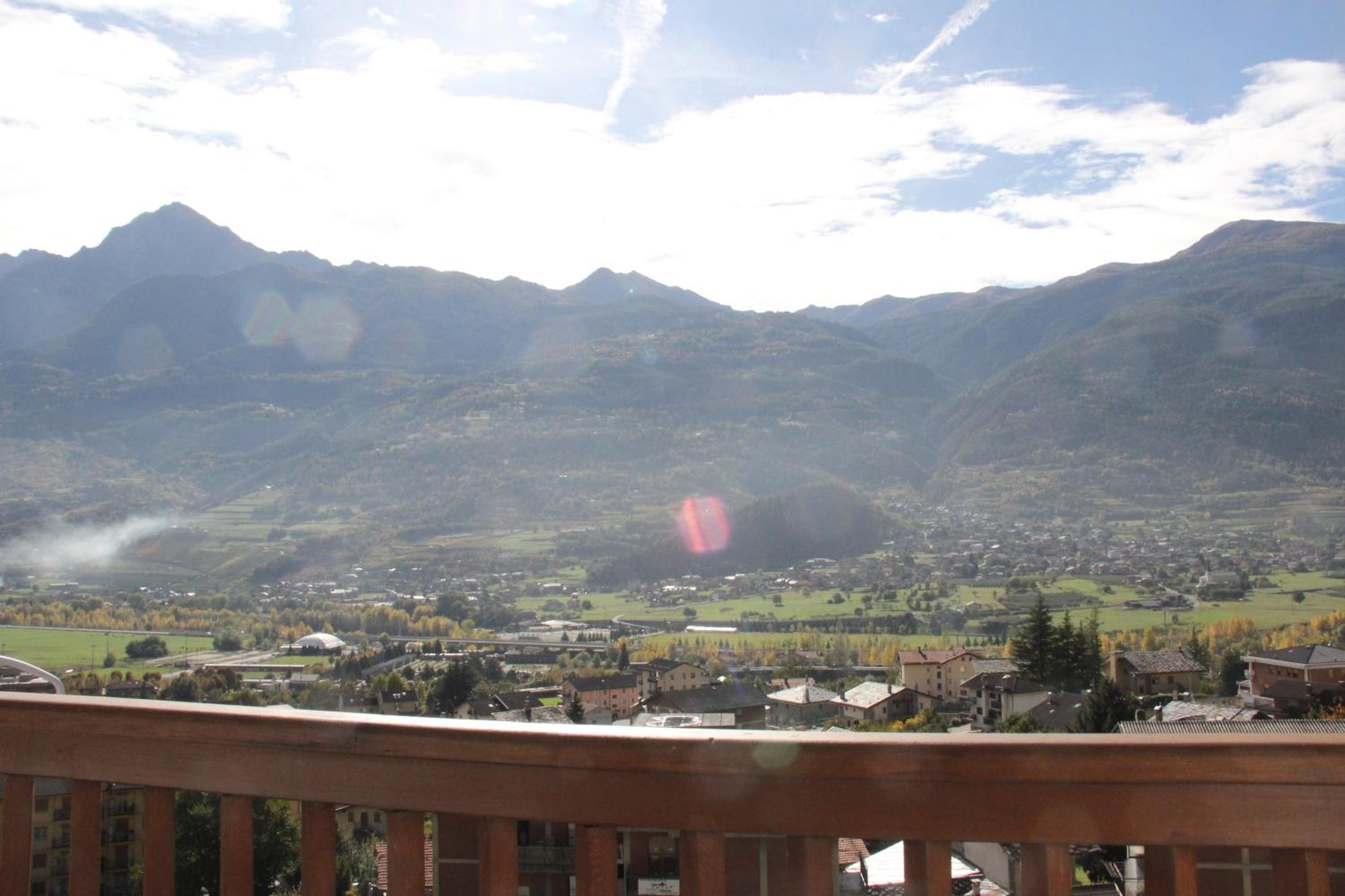 Apartment with Mountain View photo 2