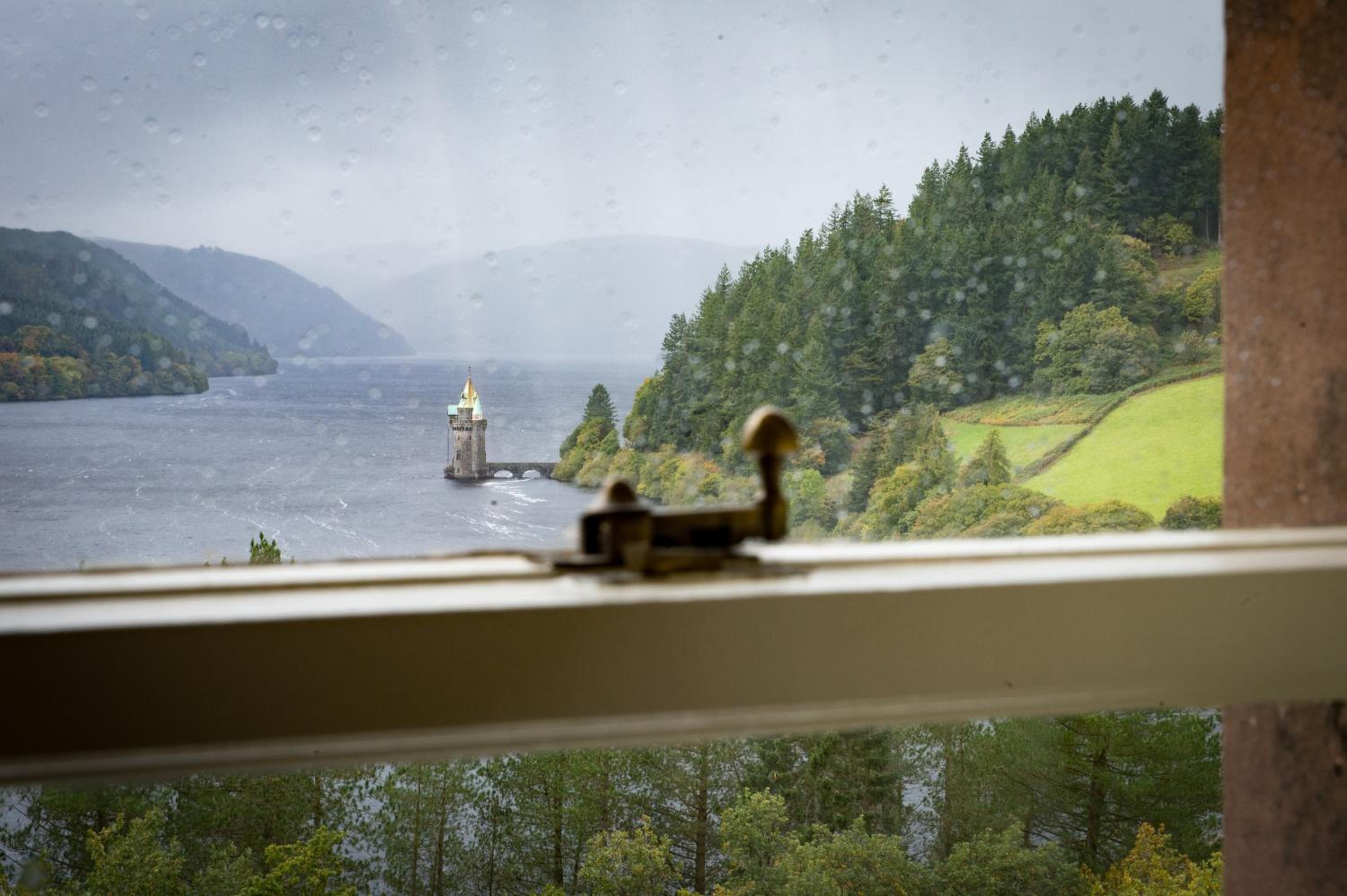 Standard Lake View photo 3