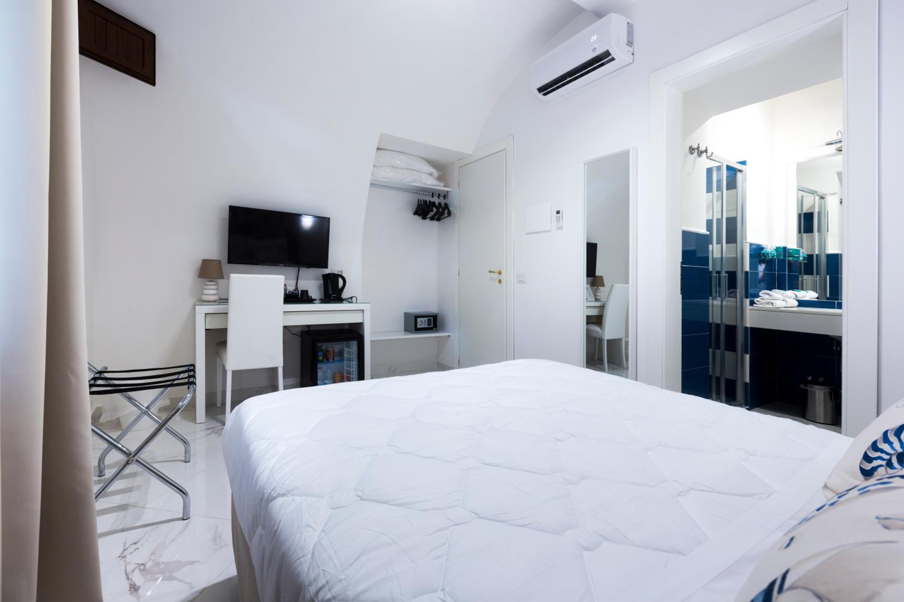 Standard Double Room photo 3