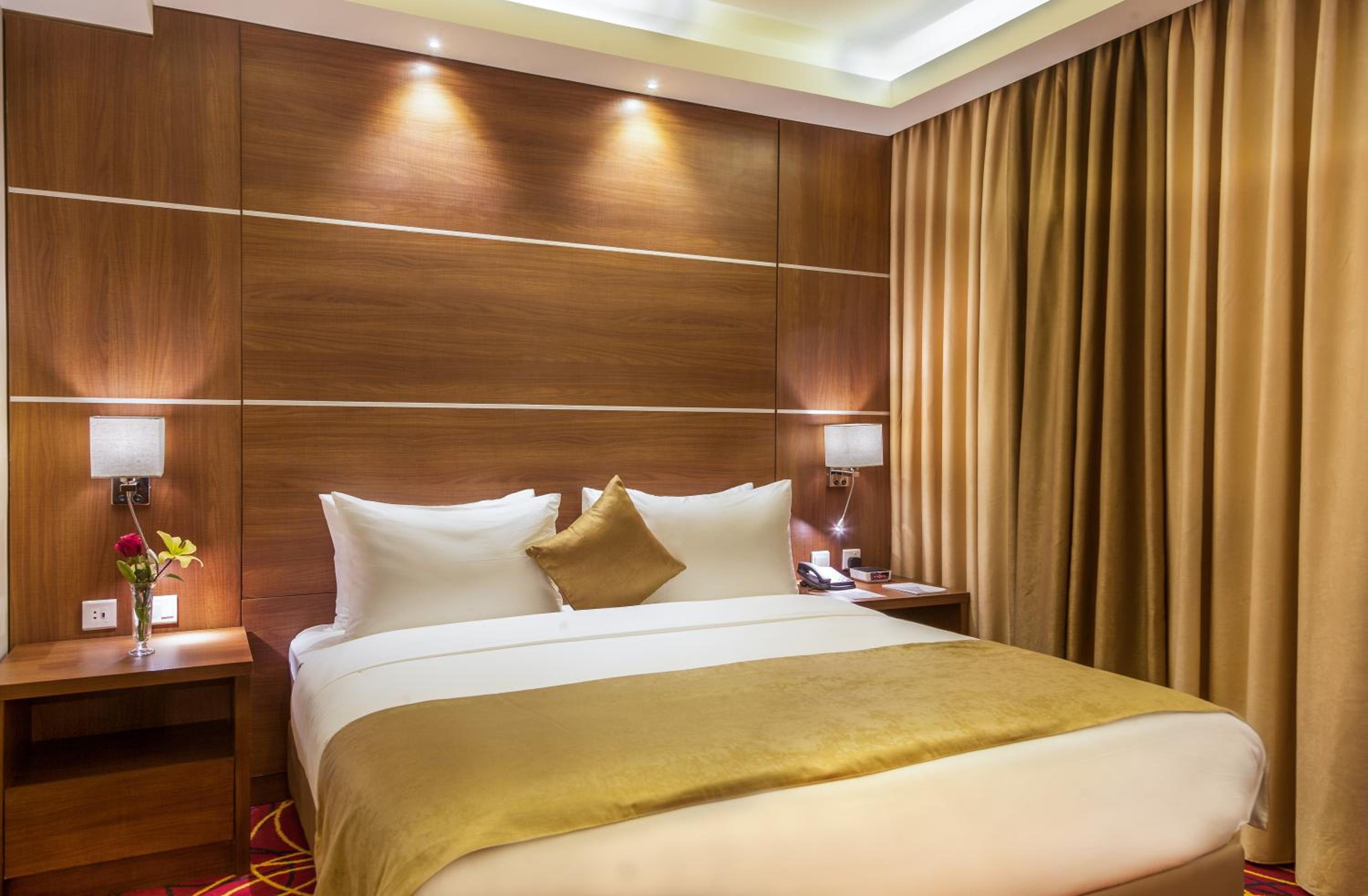 Deluxe Queen Room