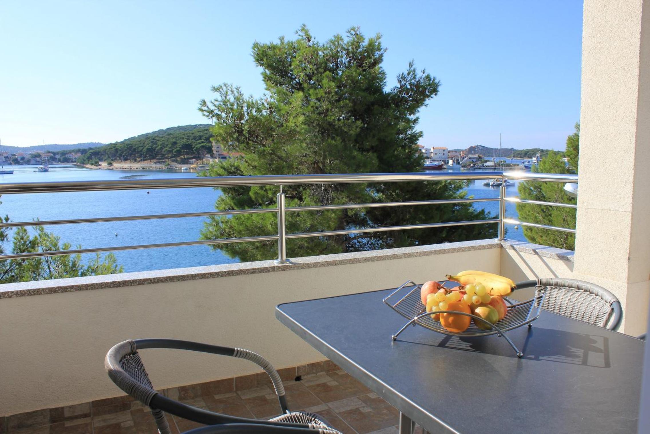Two-Bedroom Apartment with Balcony and Sea View photo 2