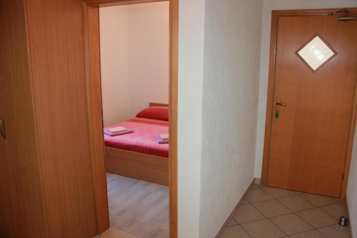 Two-Bedroom Apartment with Balcony and Sea View photo 3