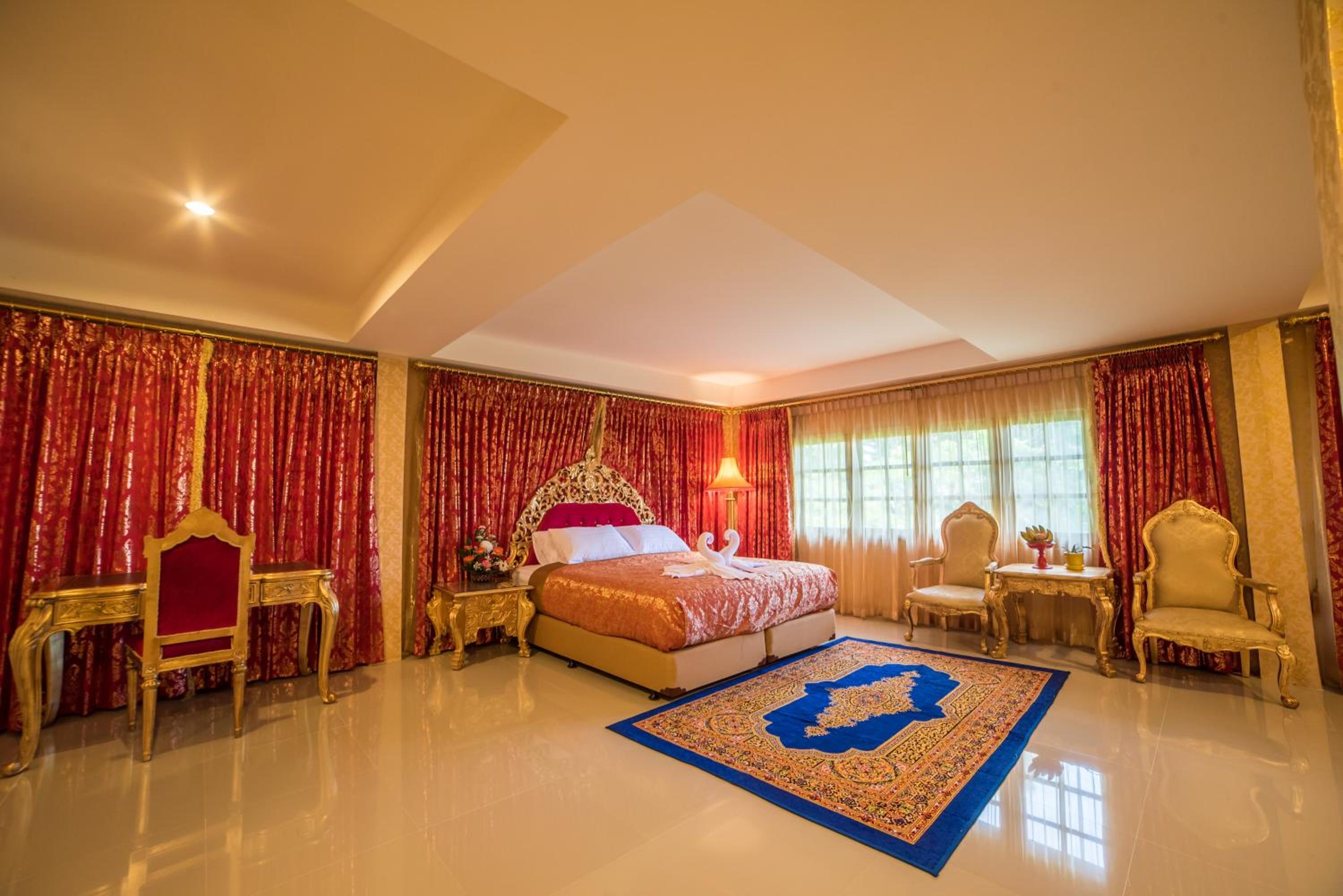 Deluxe Suite photo 3