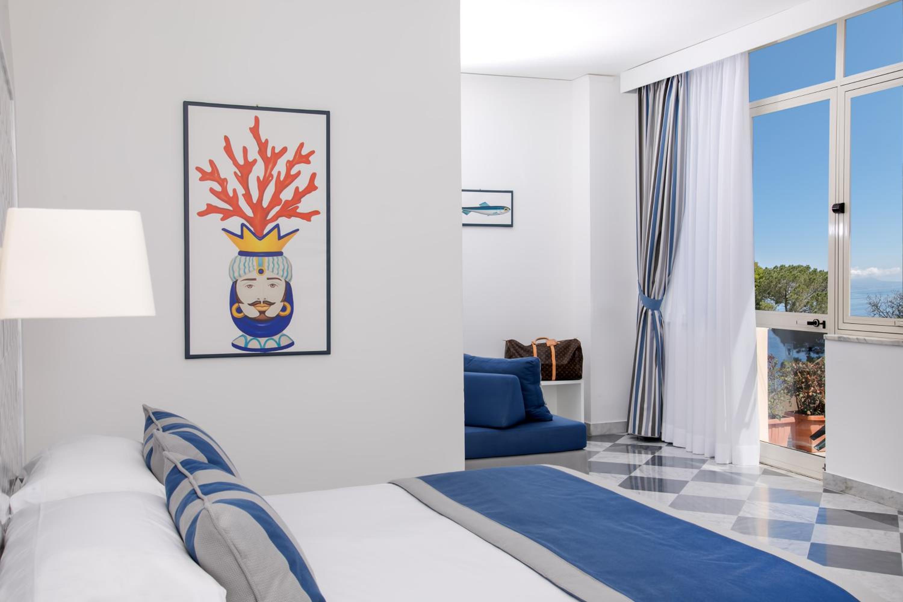 Superior Triple Room with Sea View - Photo 12