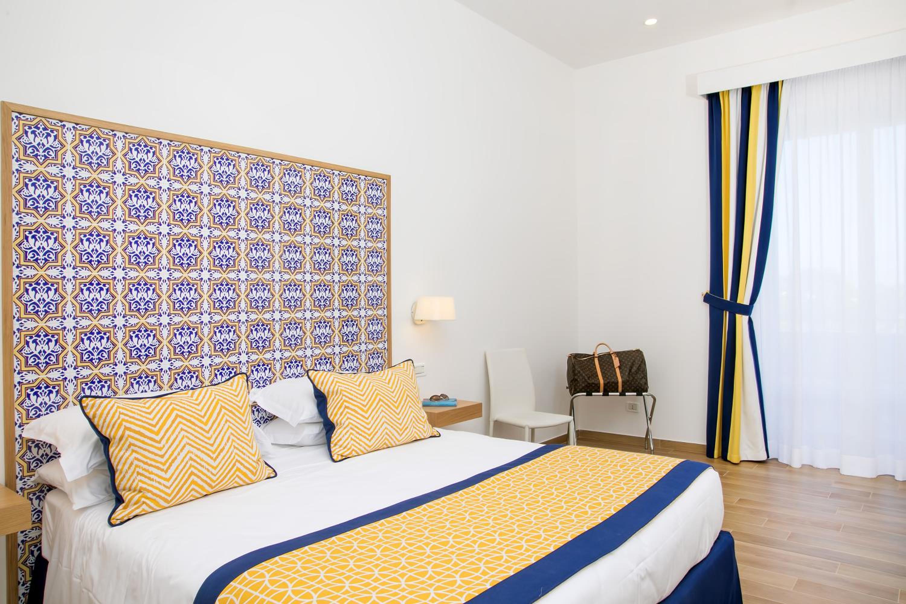Superior Triple Room with Sea View - Photo 1