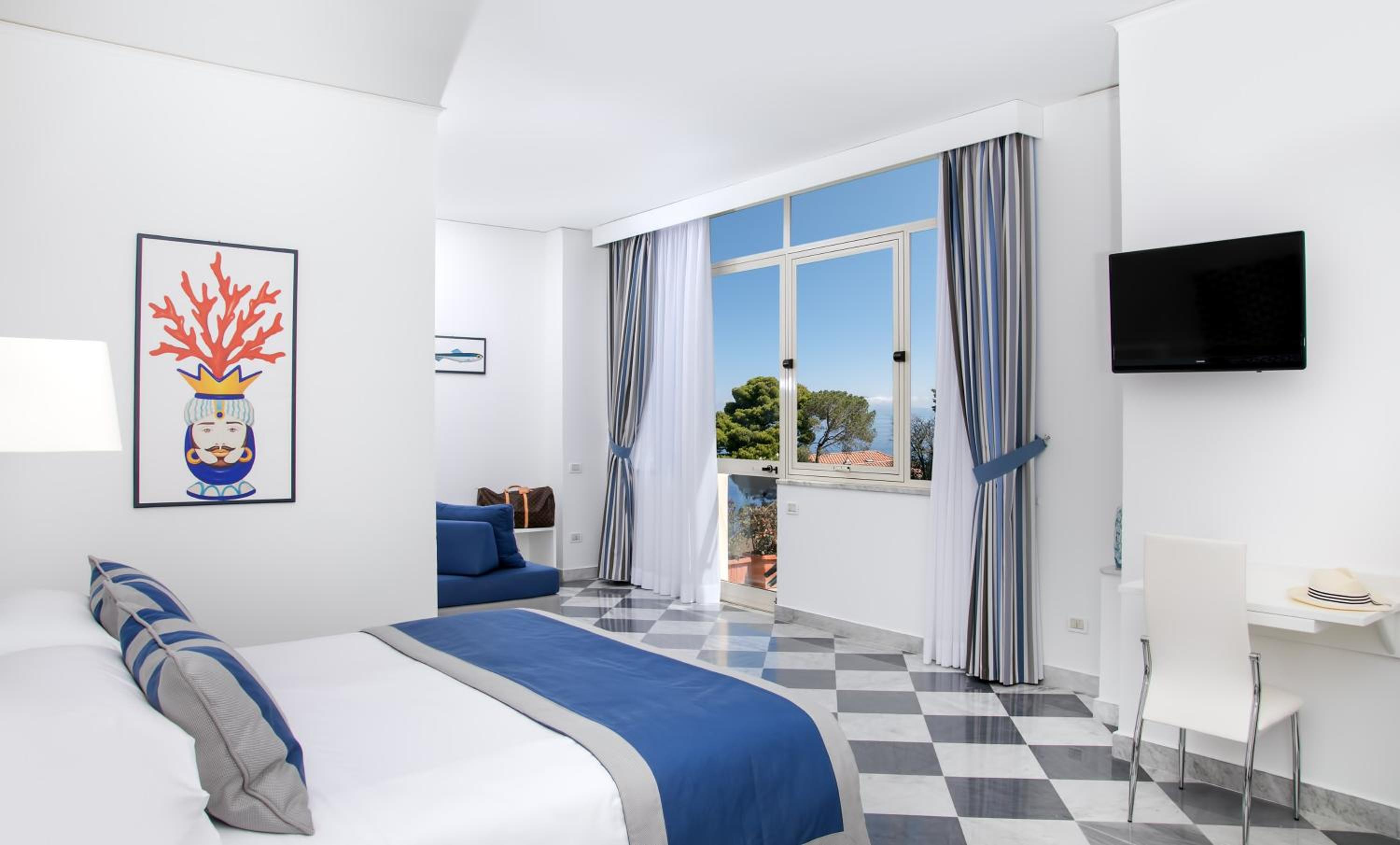 Superior Triple Room with Sea View - Photo 13