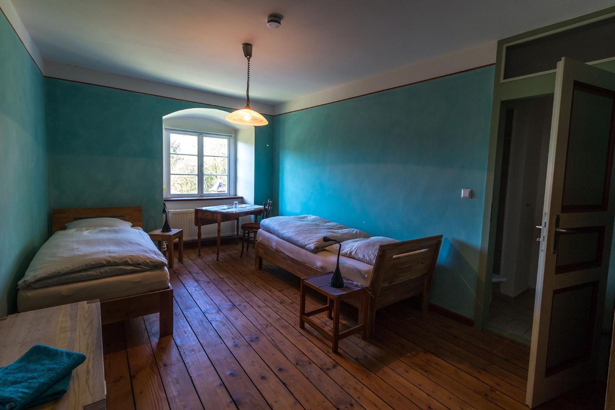Twin Room with Shower - Photo 4