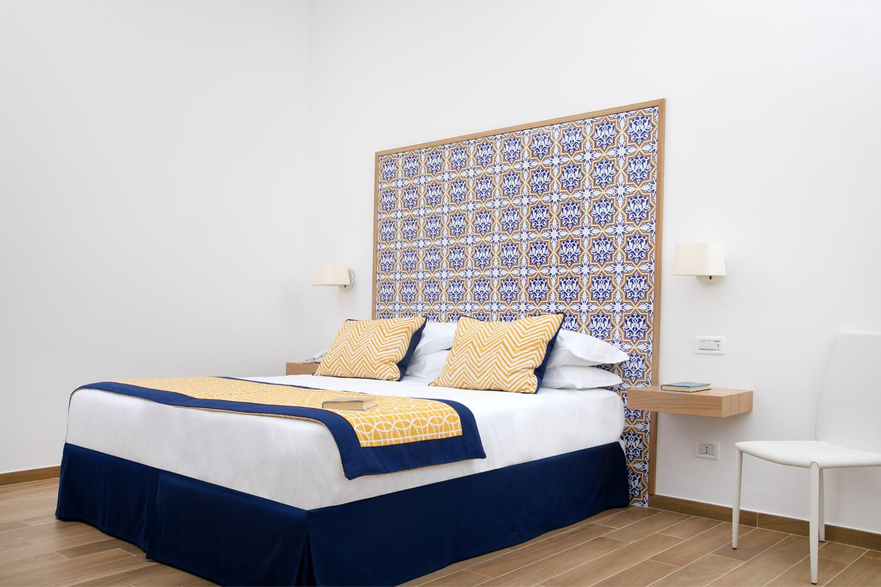 Superior Triple Room with Sea View - Photo 4