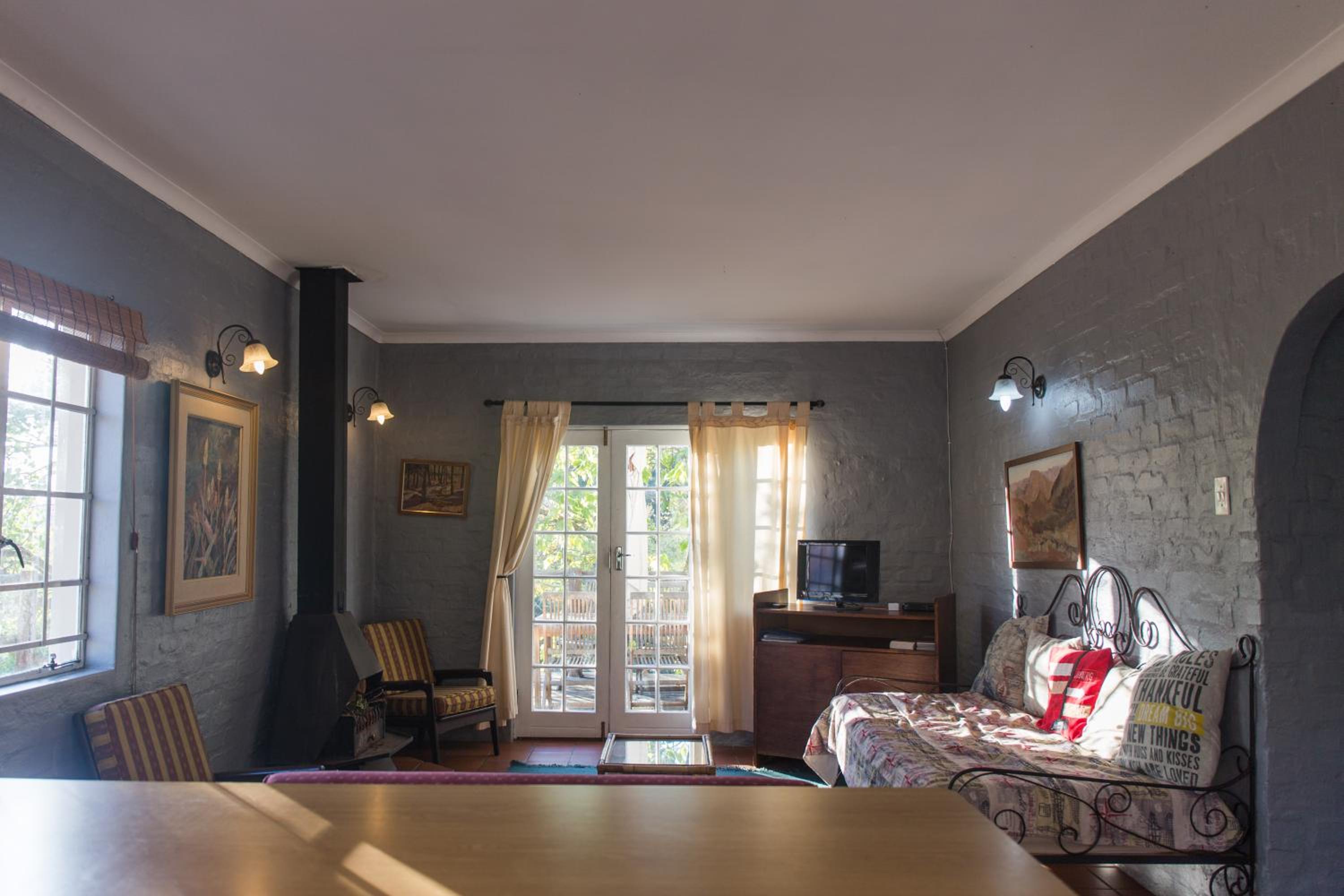 Family Room with Garden View - Photo 1
