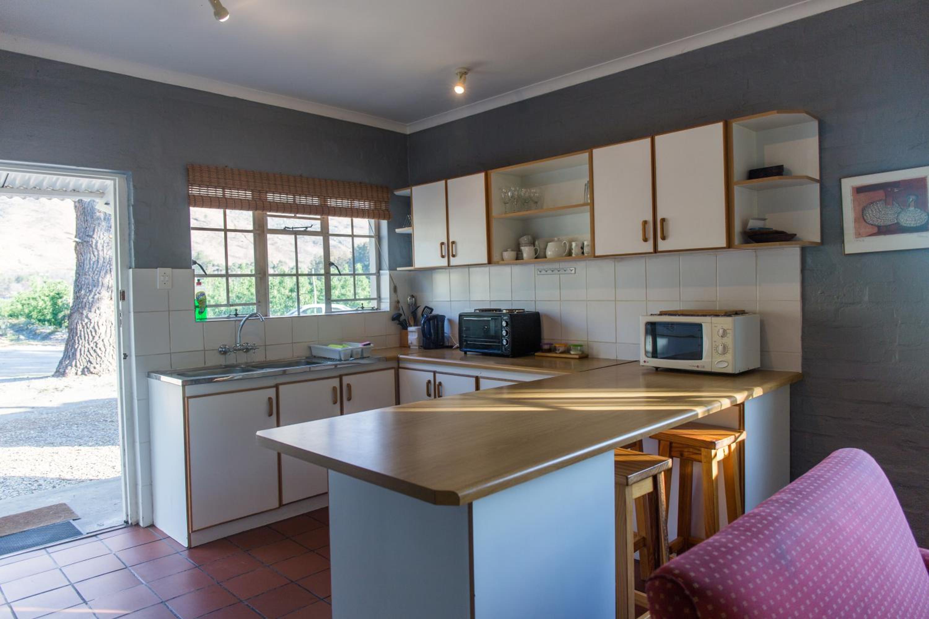 Family Room with Garden View - Photo 7