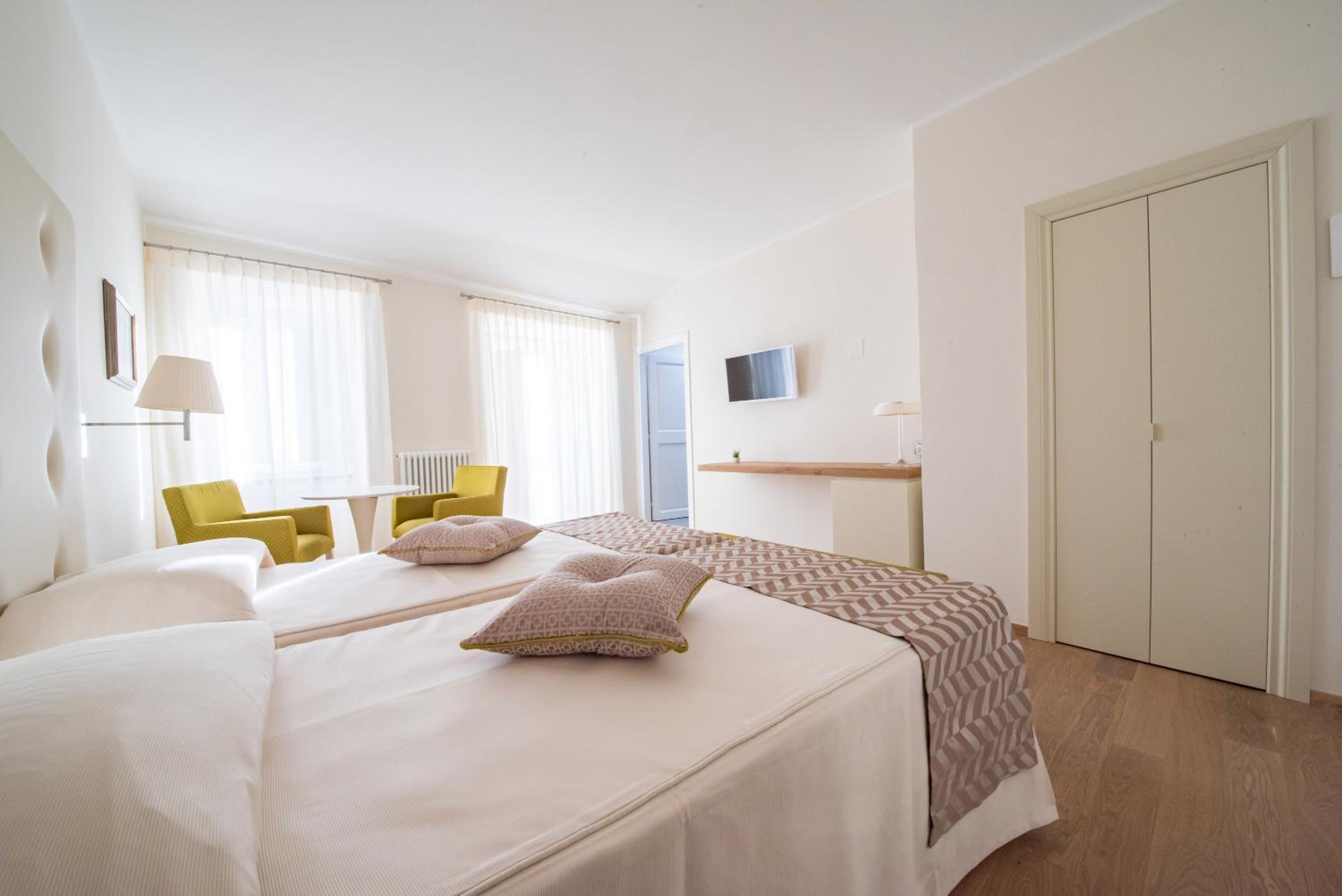 Superior Double or Twin Room photo 3