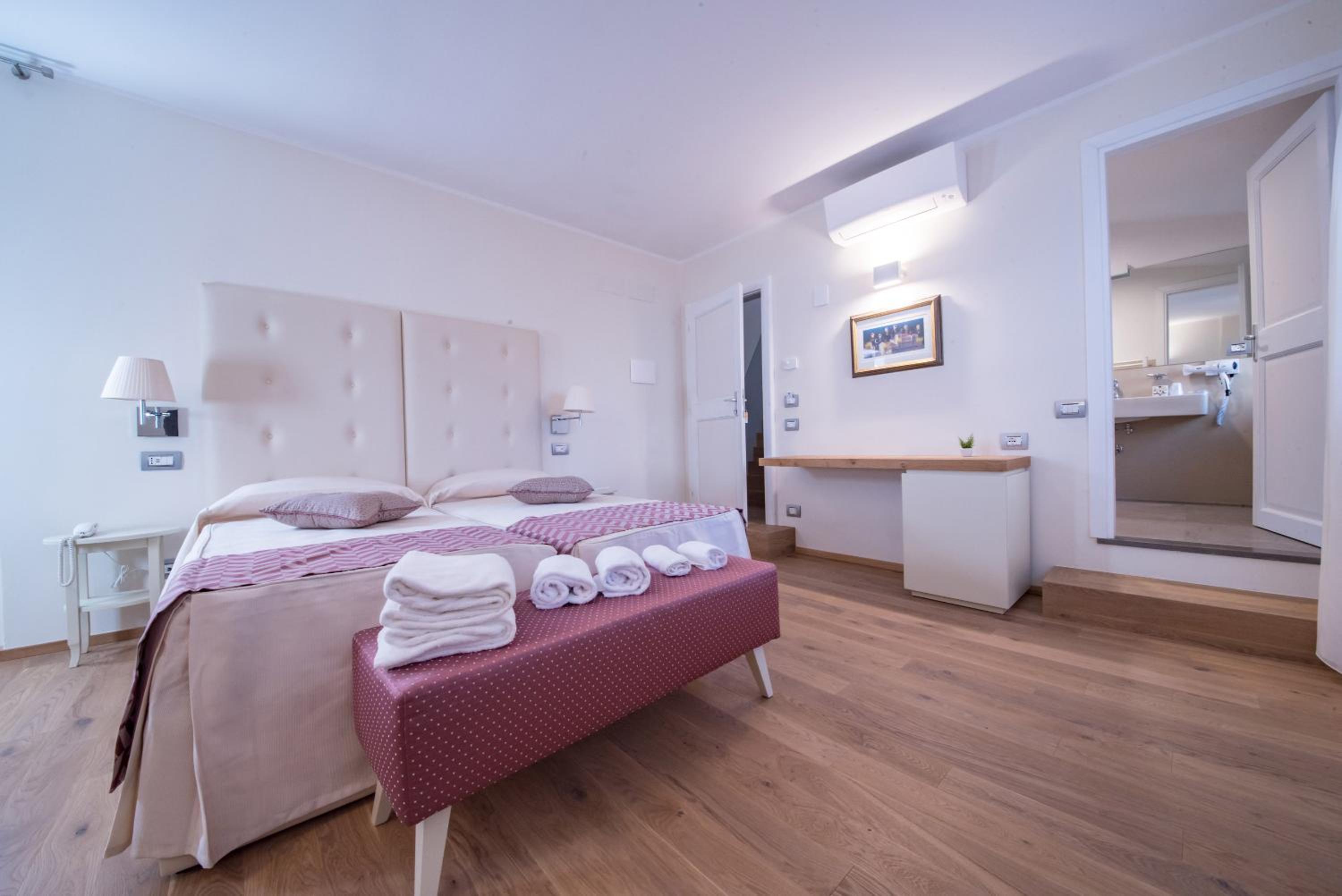 Double or Twin Room photo 3