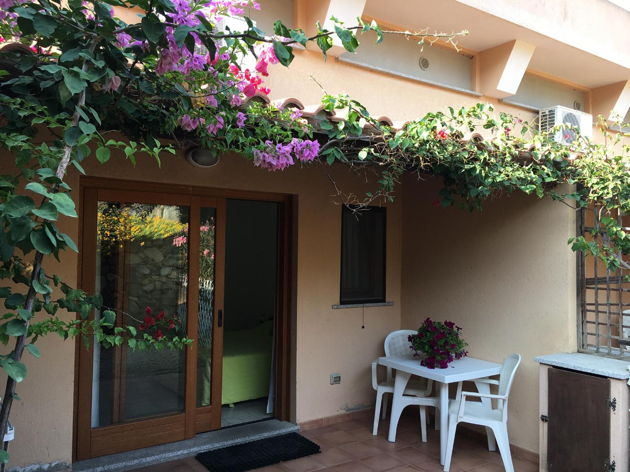 Double Room with Patio - Photo 14