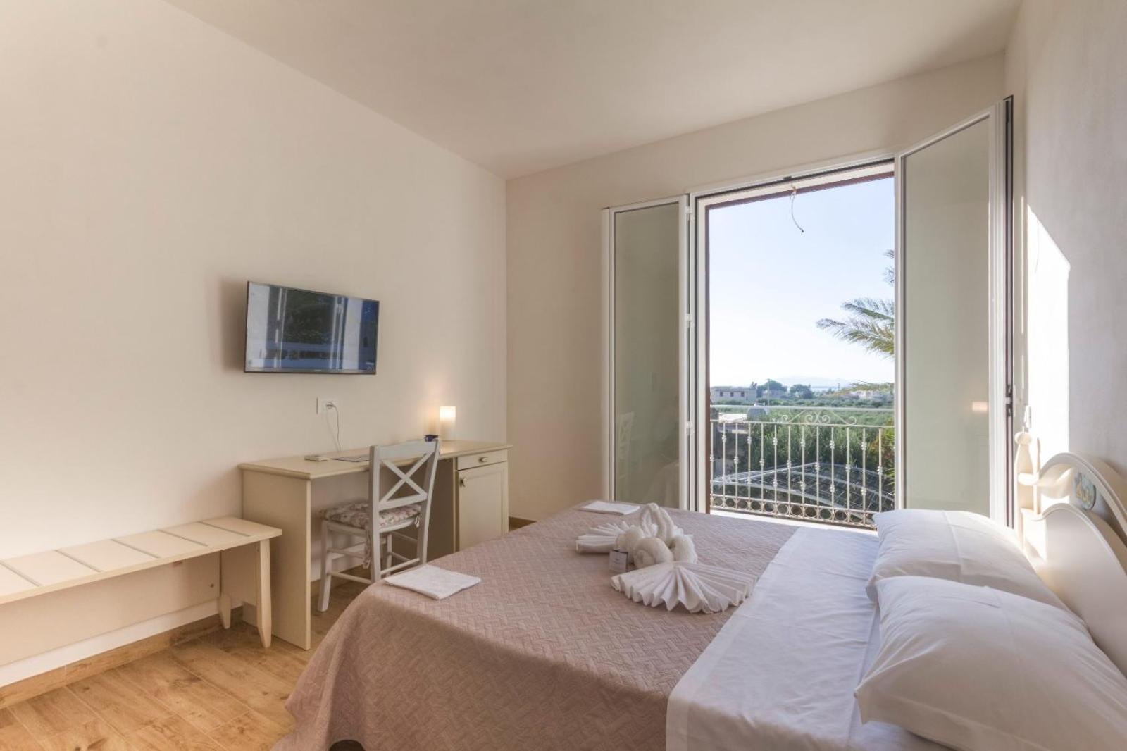 Double Room with Balcony and Sea View
