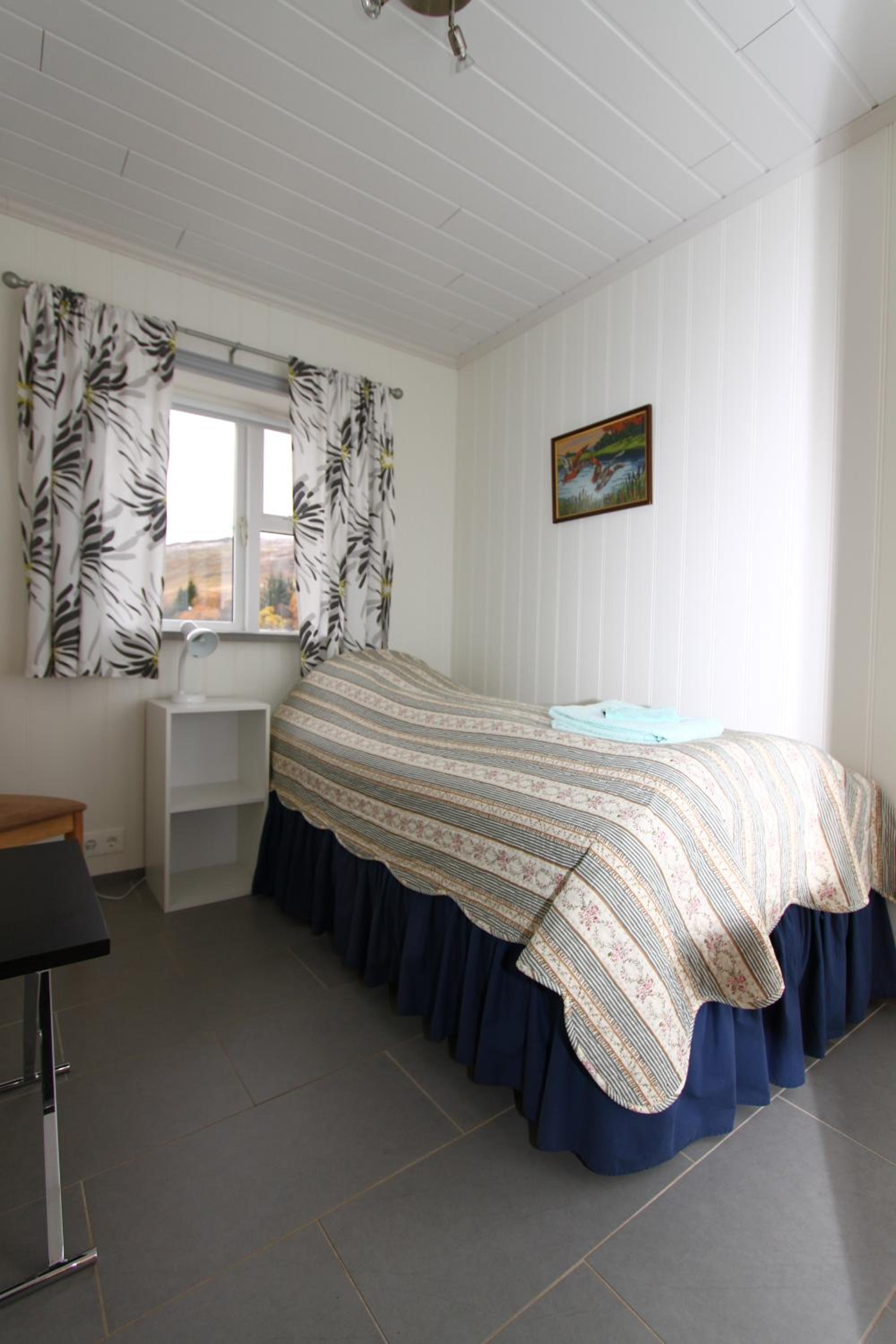 Single Room with Shared Bathroom photo 3