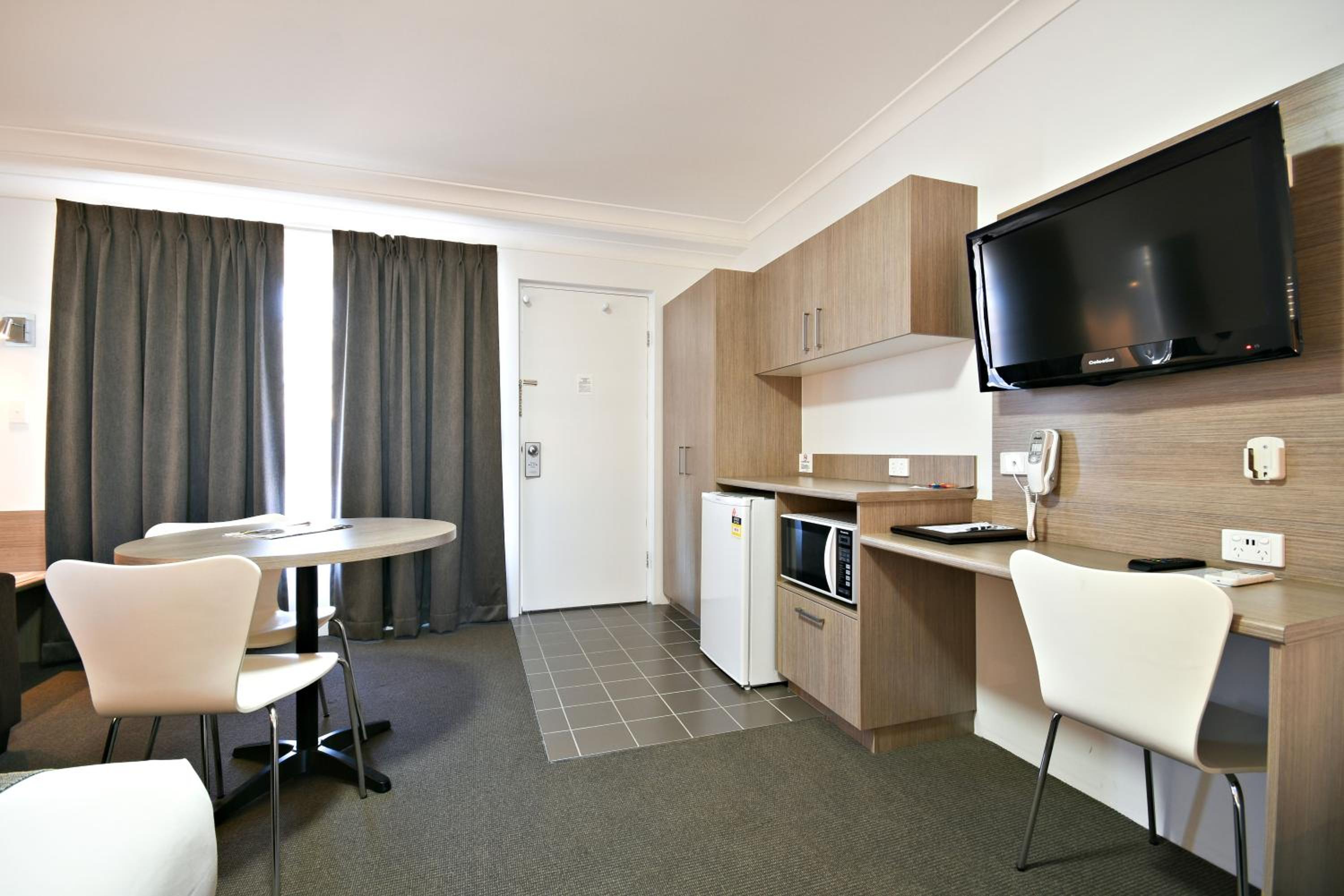 Deluxe Suite with Spa Bath photo 3