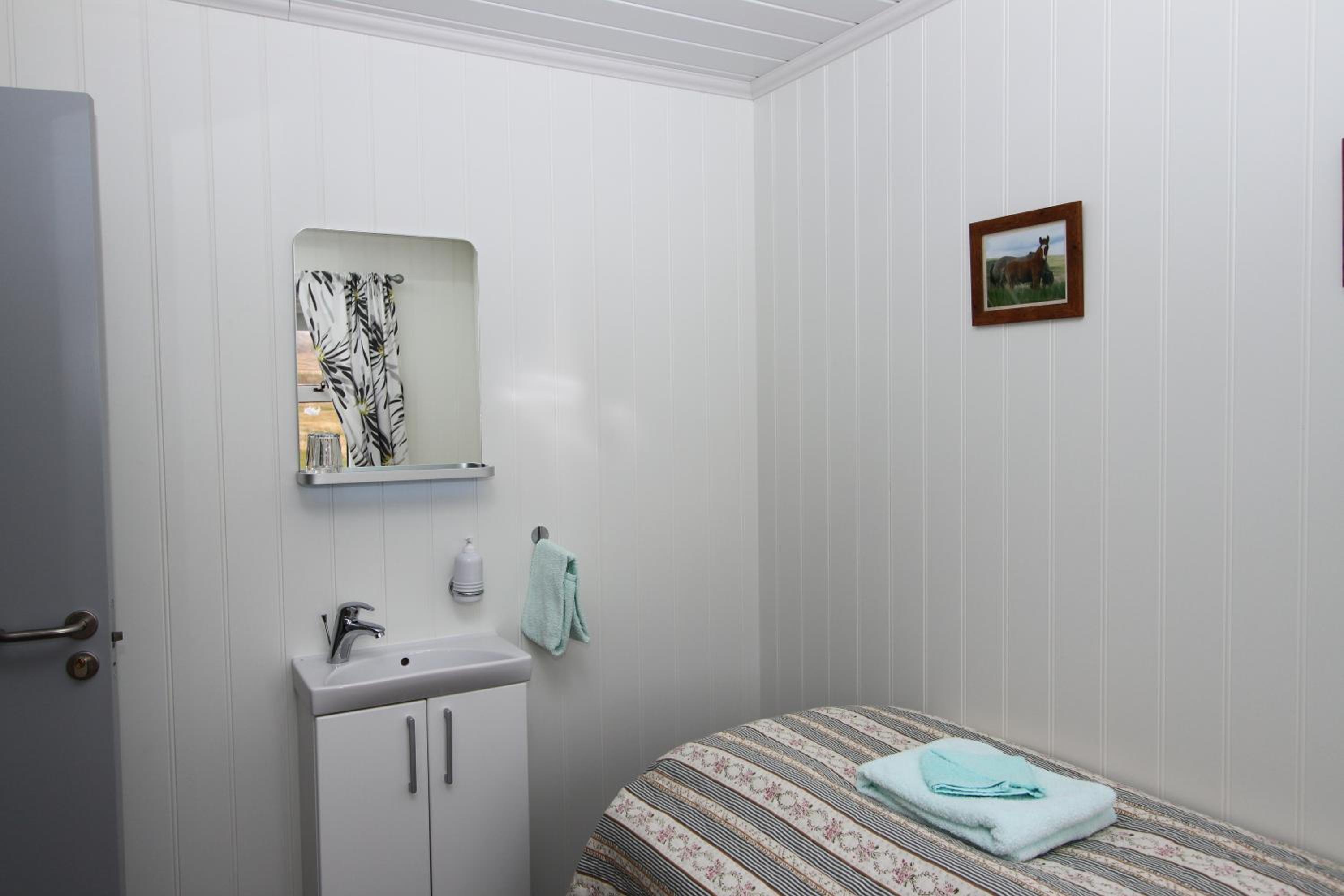 Single Room with Shared Bathroom photo 2