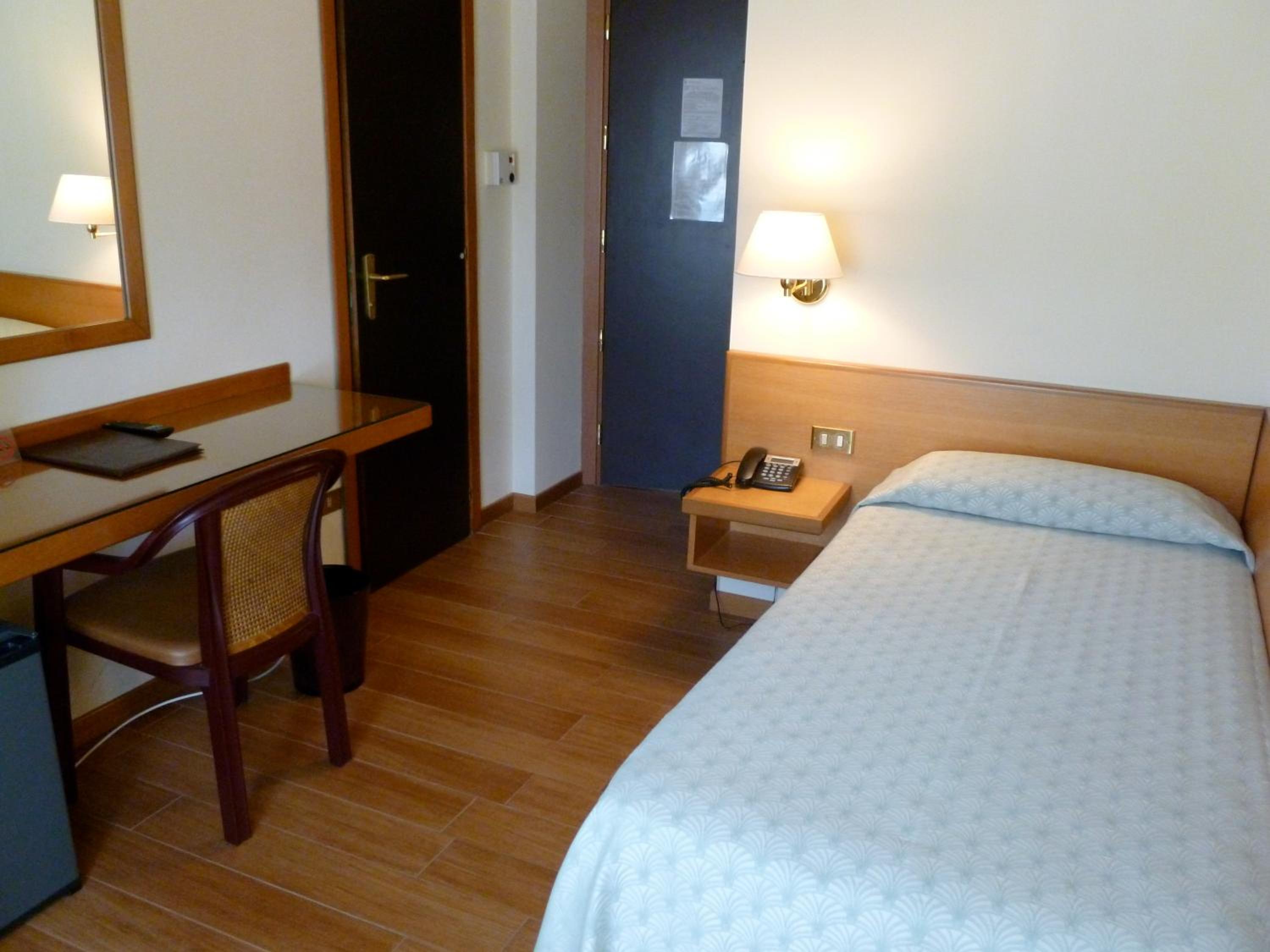 Single Room photo 3