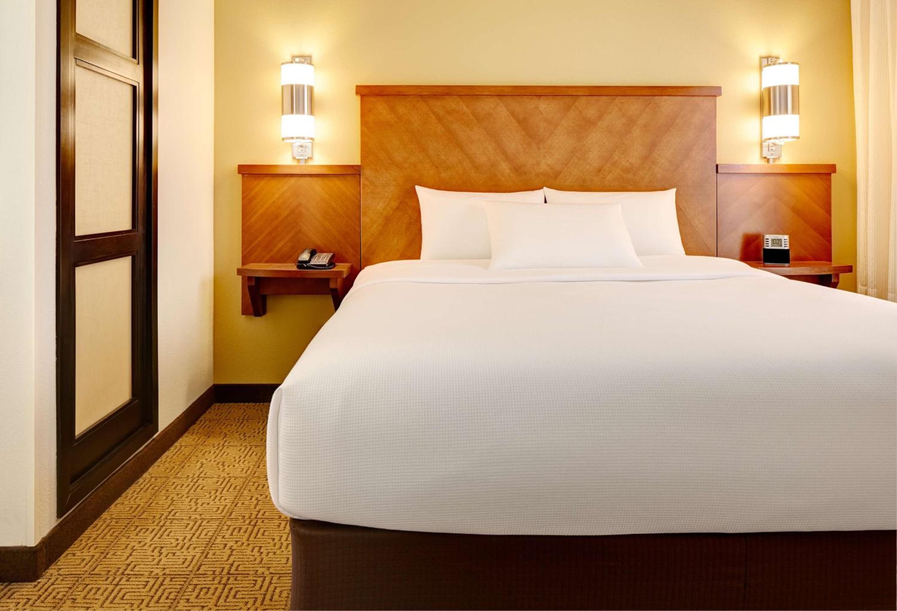 King Room with Sofa Bed - High Floor - Photo 1