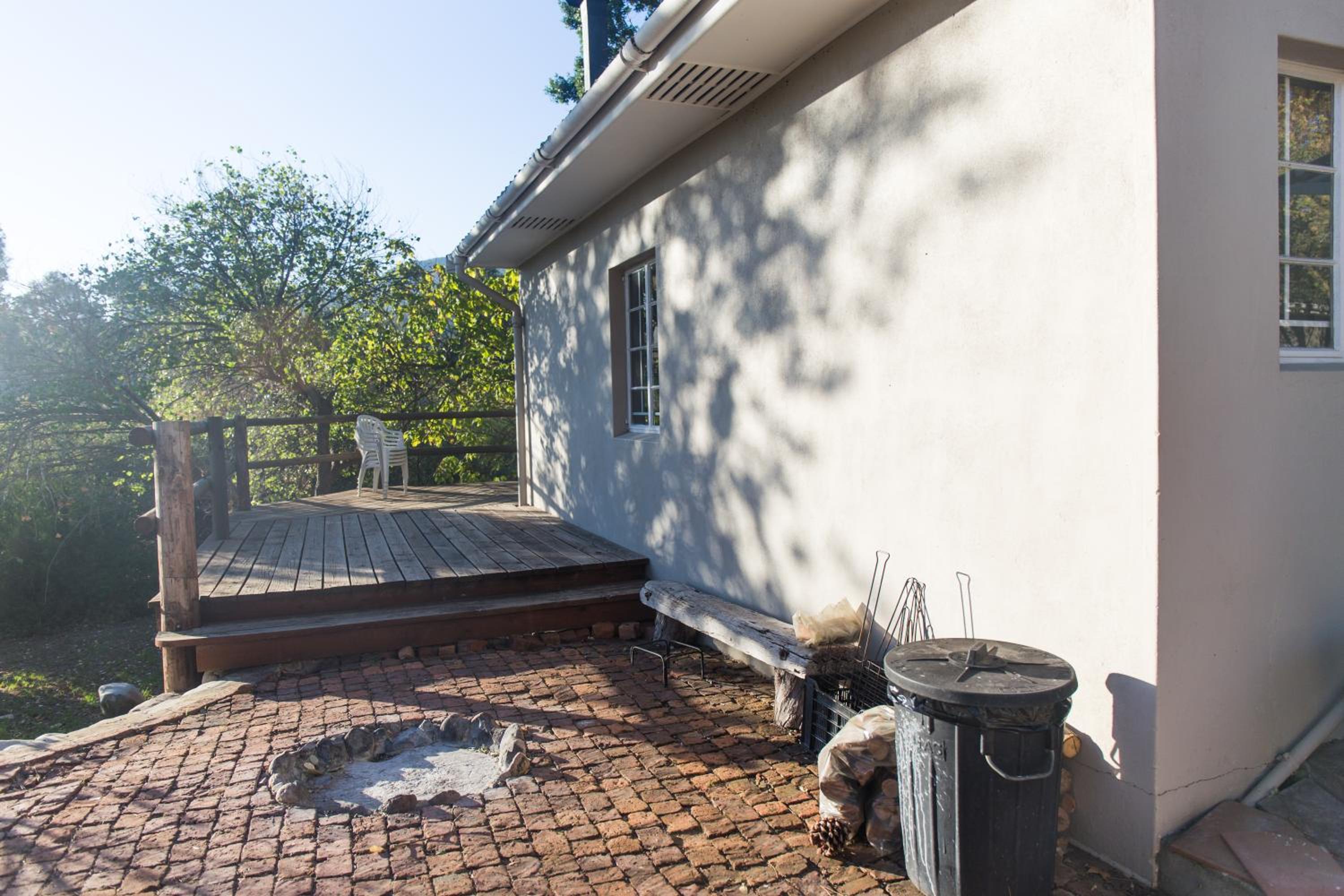 Family Room with Garden View - Photo 2