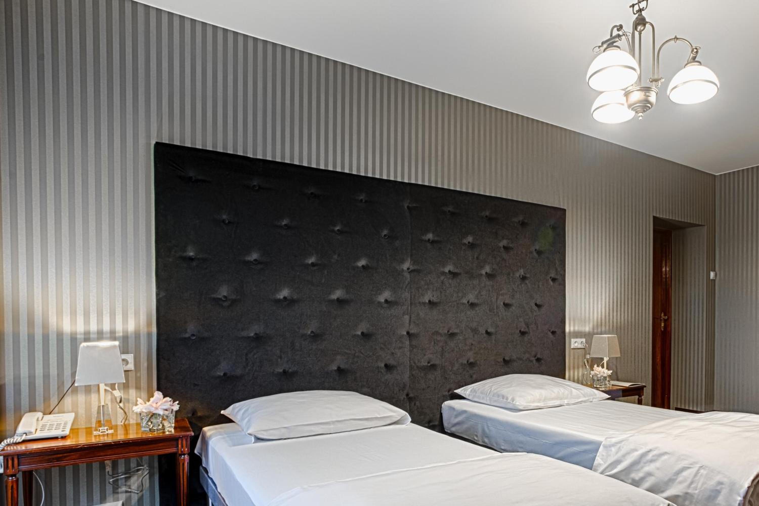 Double Room with Two Single Beds photo 1
