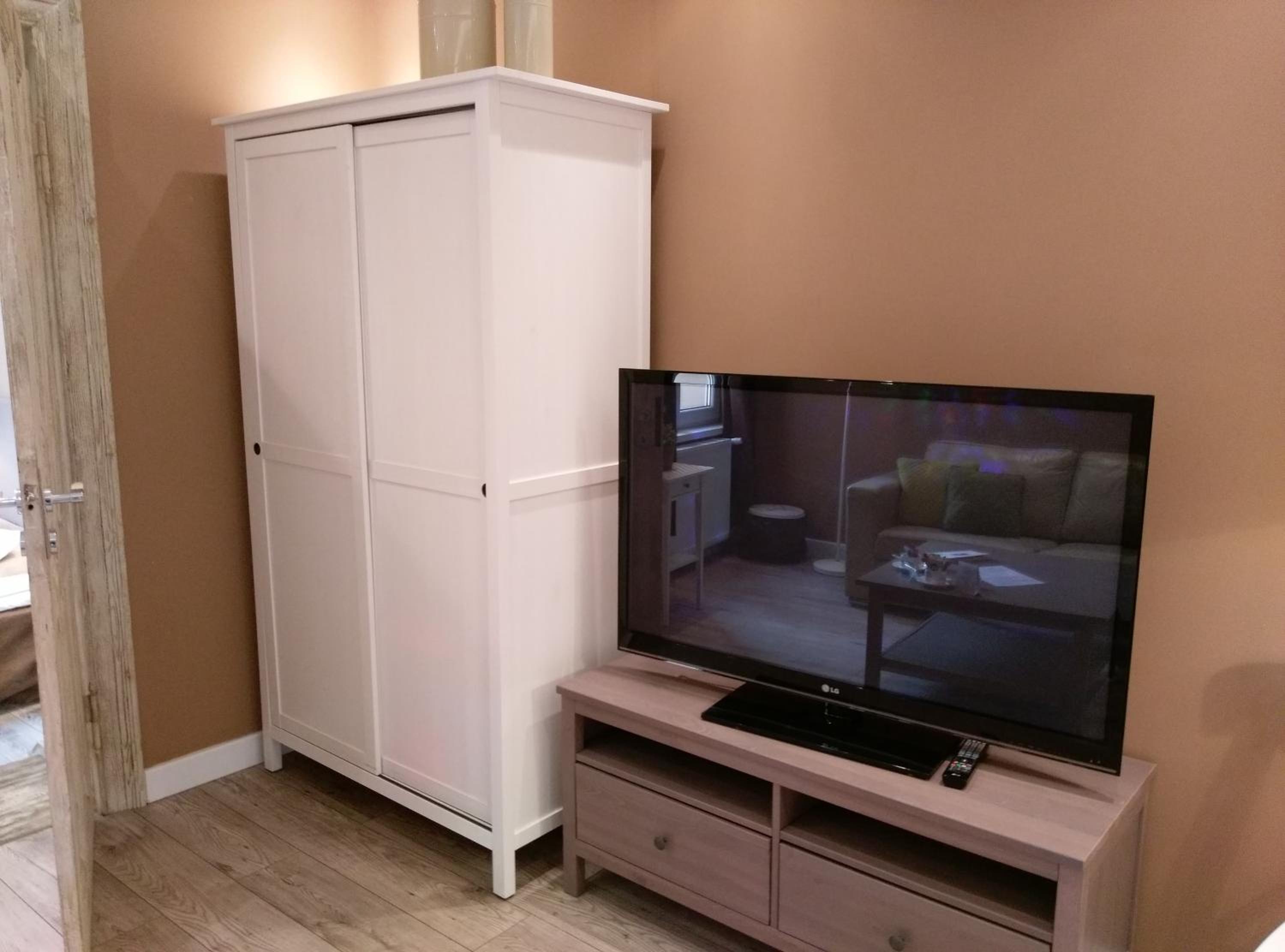 Studio Apartment - Photo 14