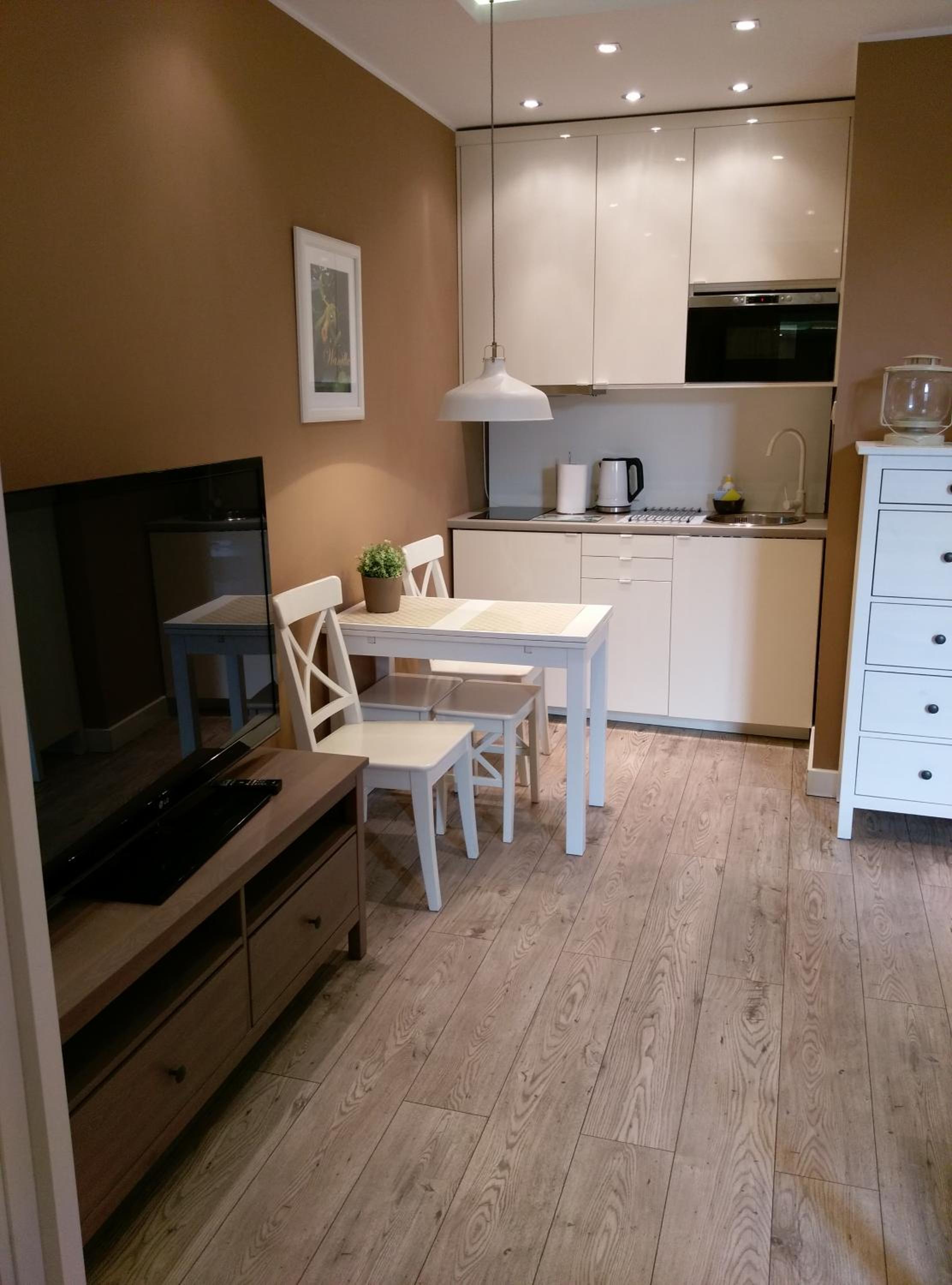 Studio Apartment - Photo 16
