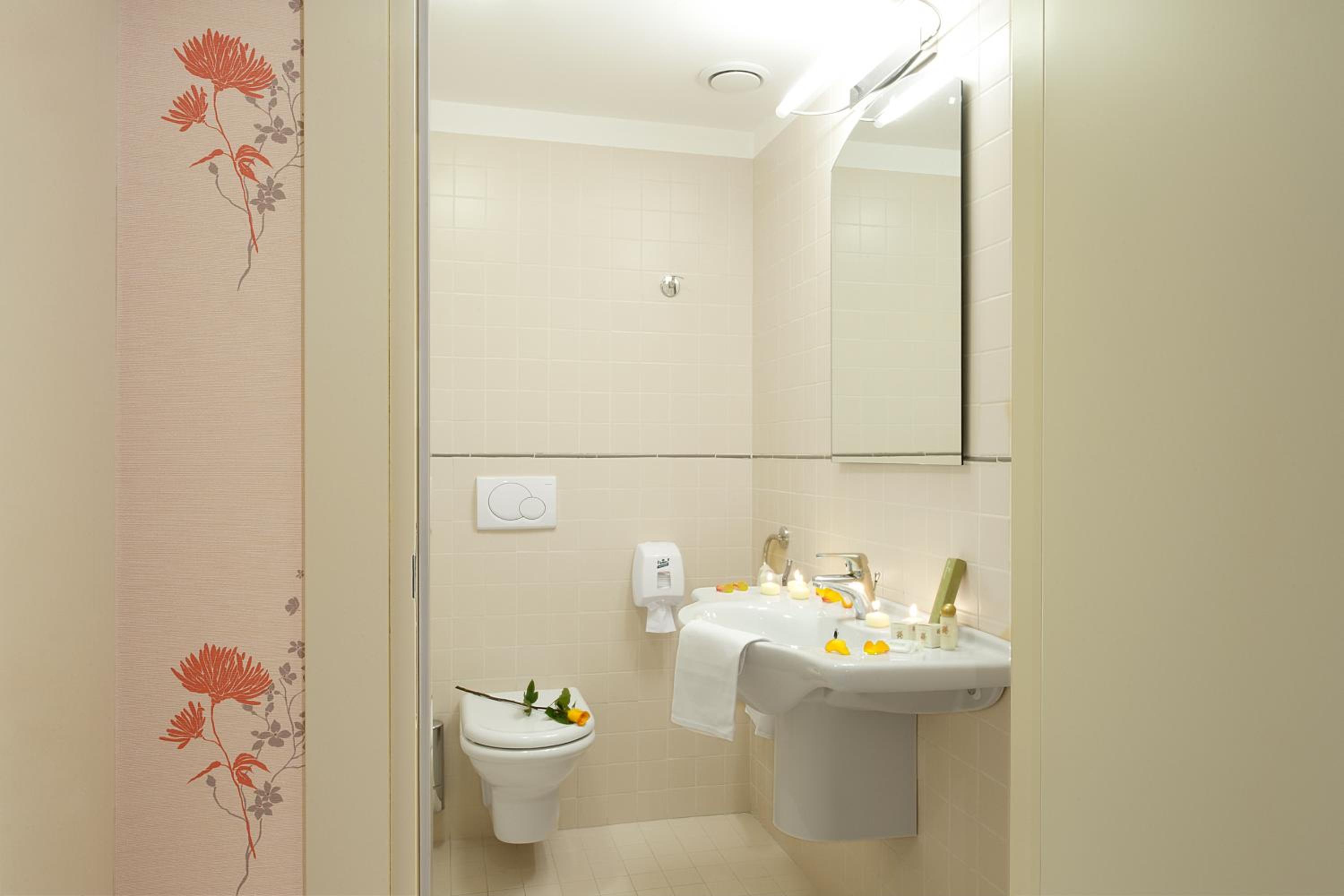 Double or Twin Room - Photo 11