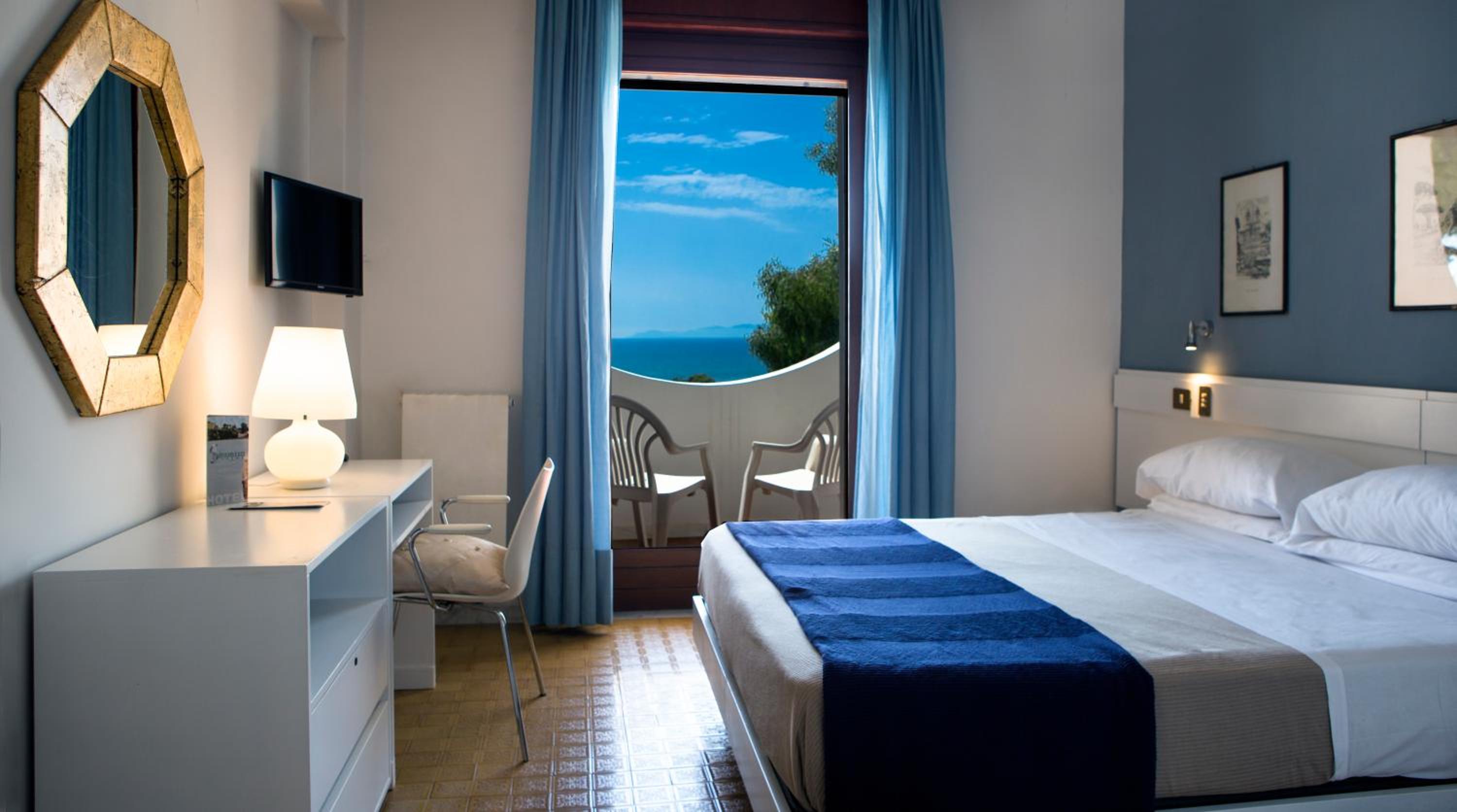 Double Room with Balcony and Sea View