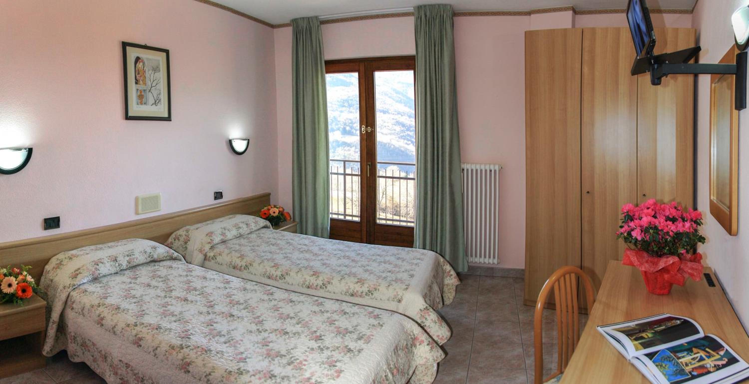 Double or Twin Room - Photo 5