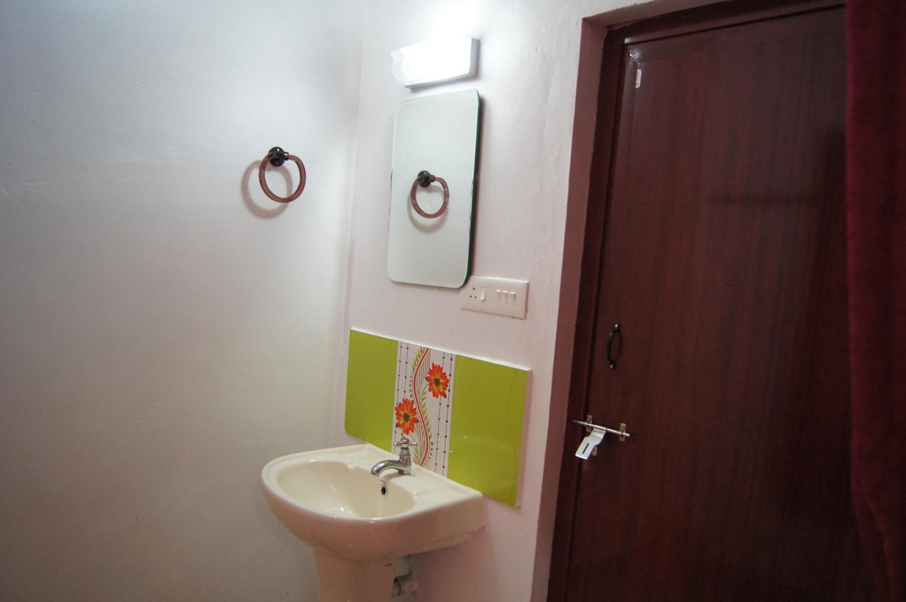 Deluxe Room - Photo 9