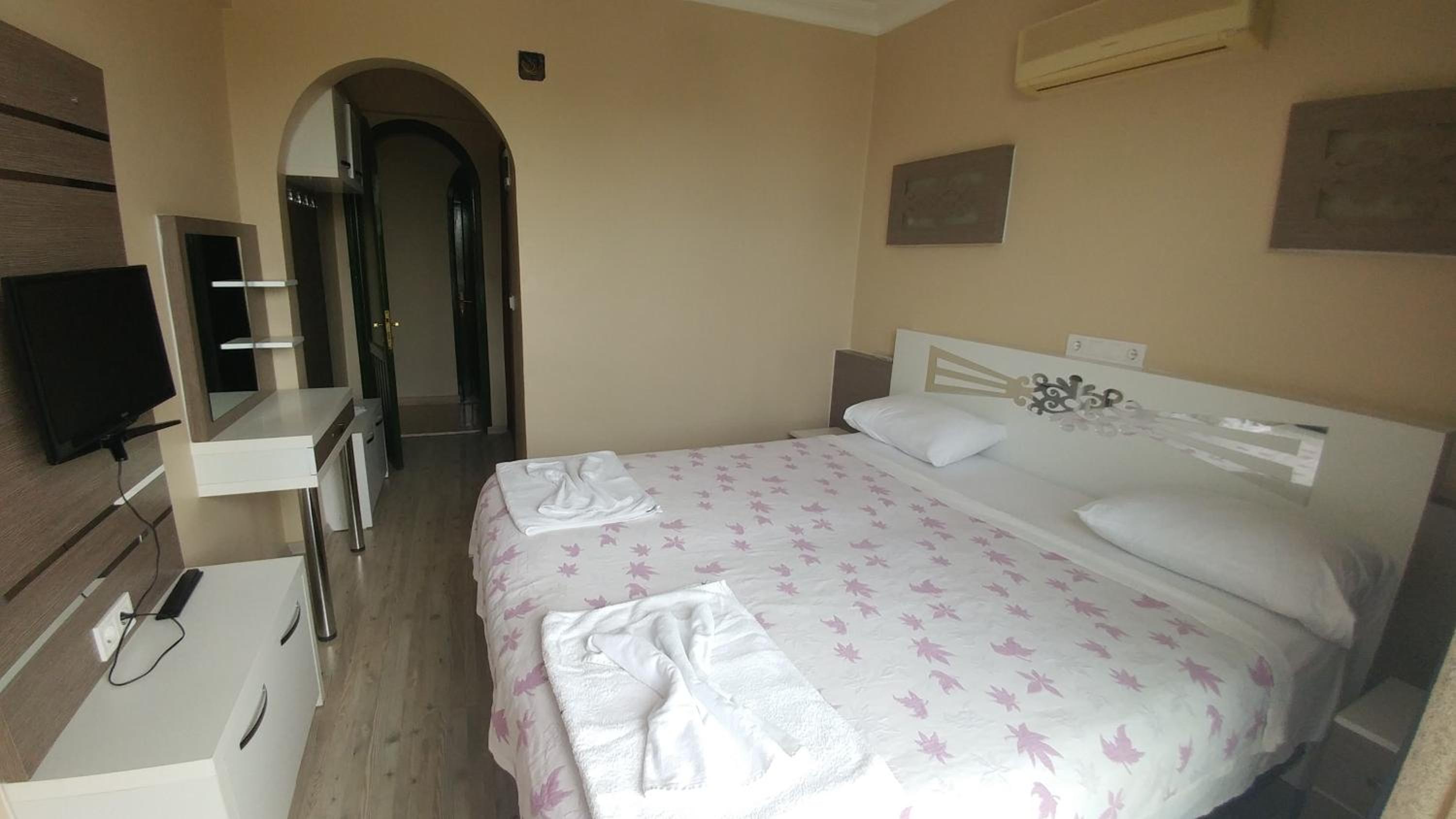 Double Room - Photo 4