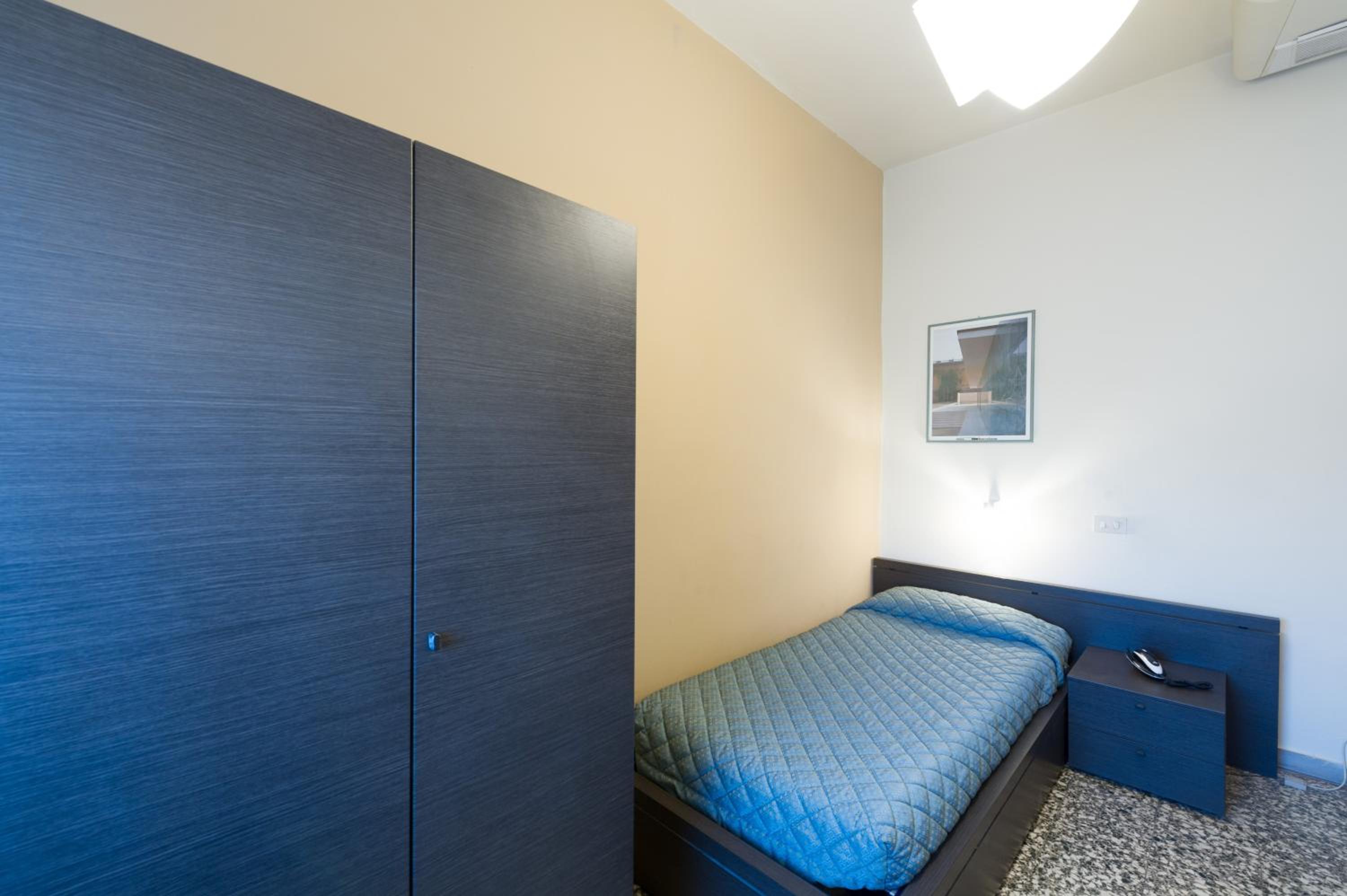 Single Room with Shared Bathroom photo 2