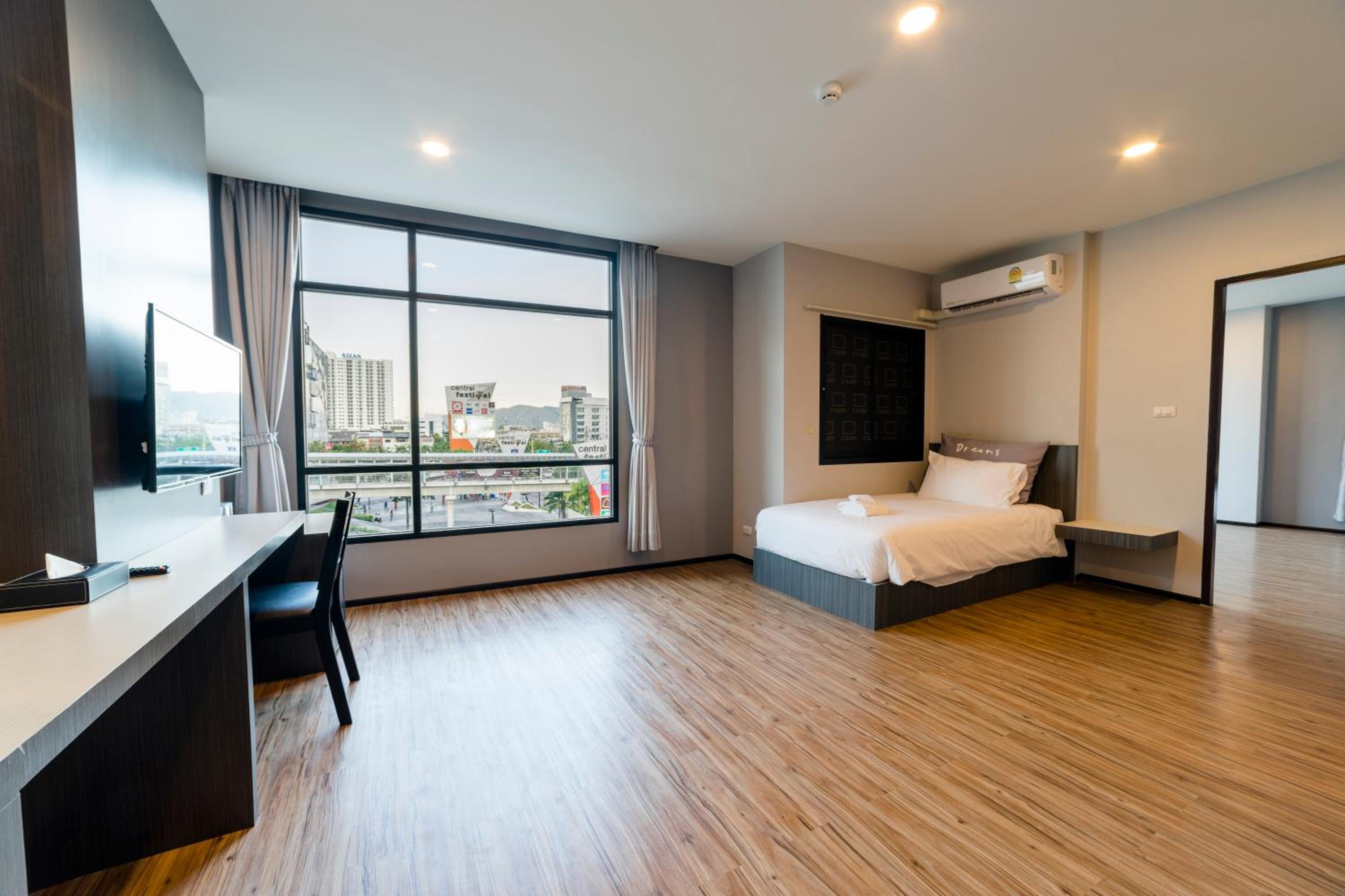 Deluxe Triple Room photo 2