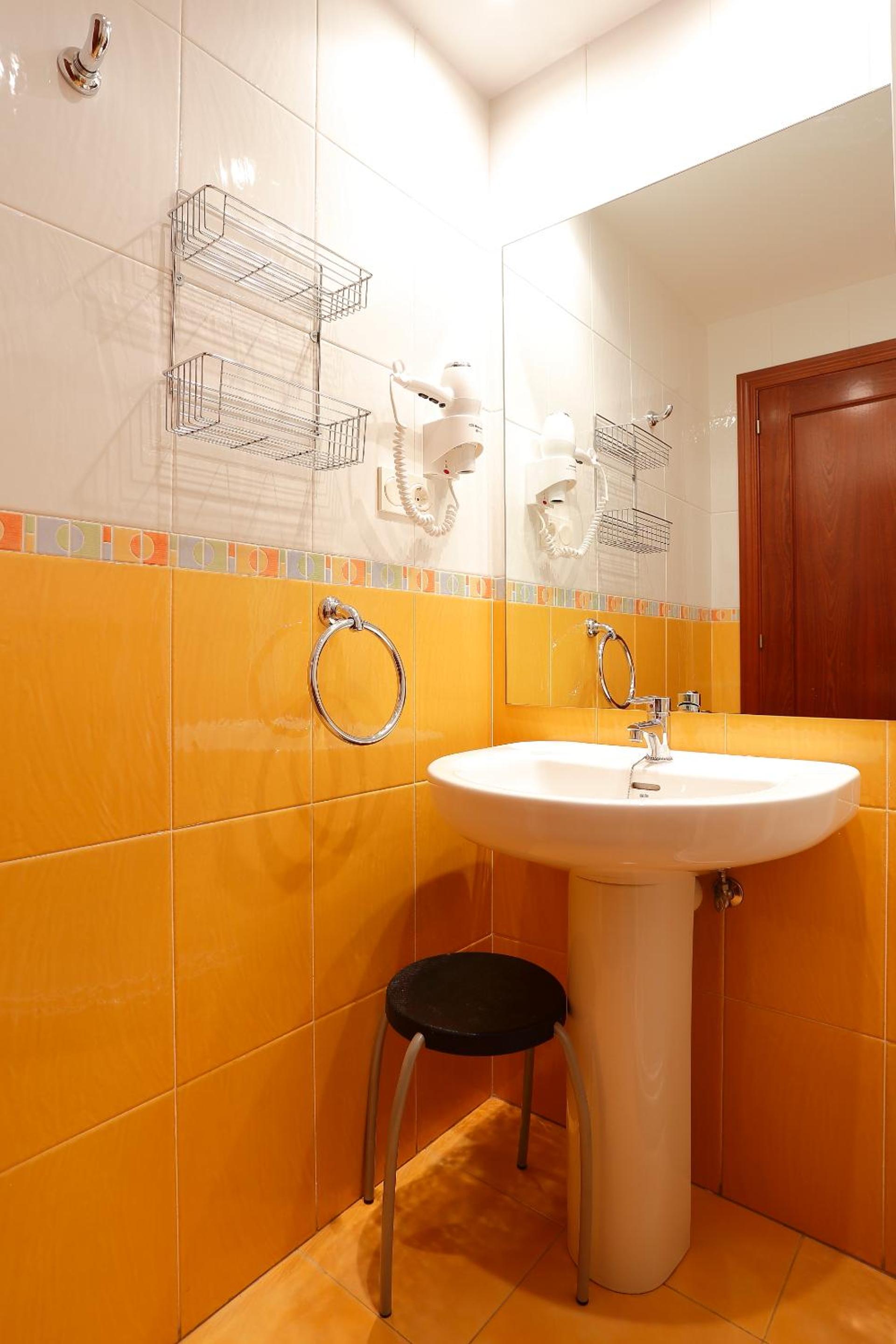 Two-Bedroom Apartment (4-5 Adults) - Photo 27