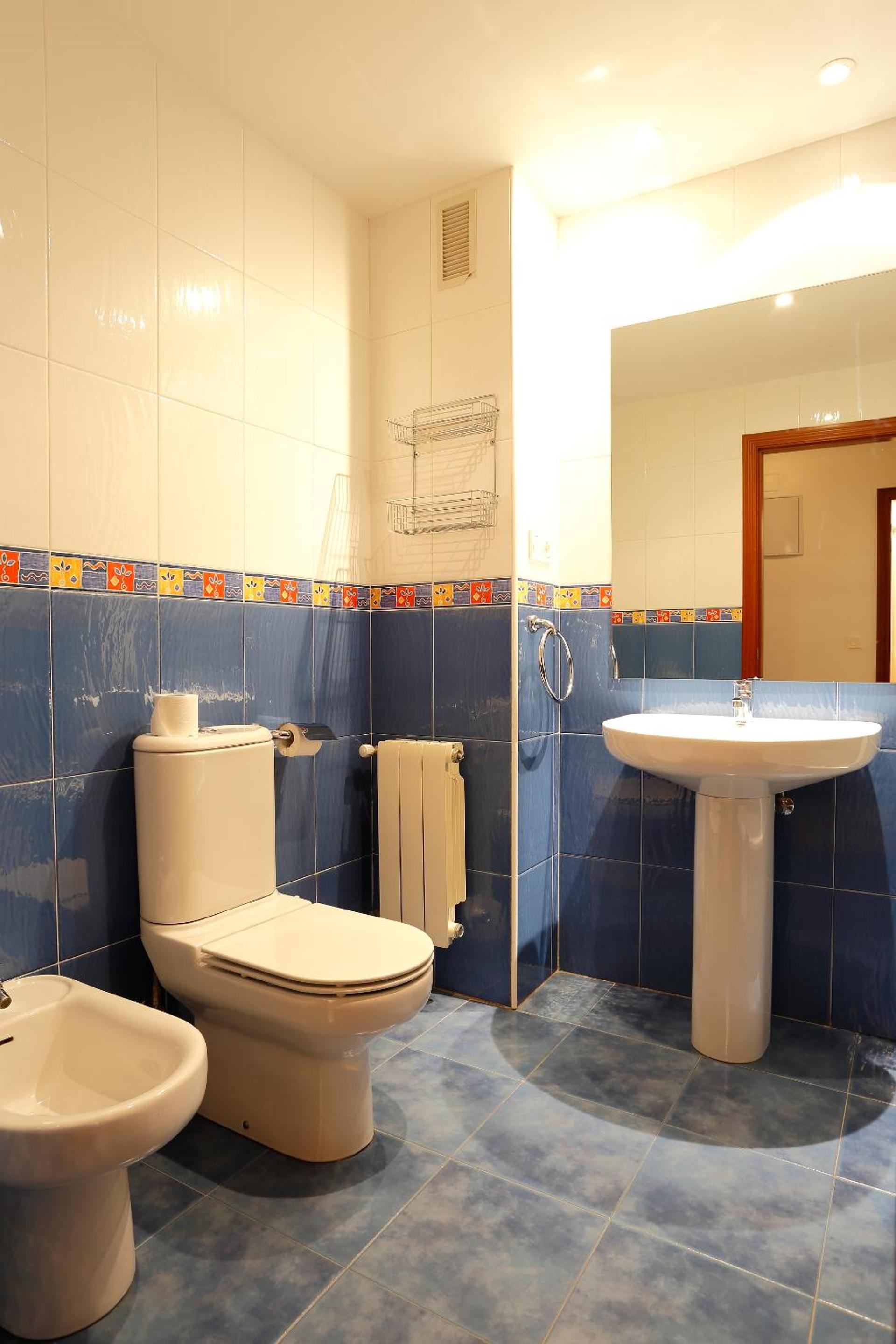 Two-Bedroom Apartment (4-5 Adults) - Photo 23