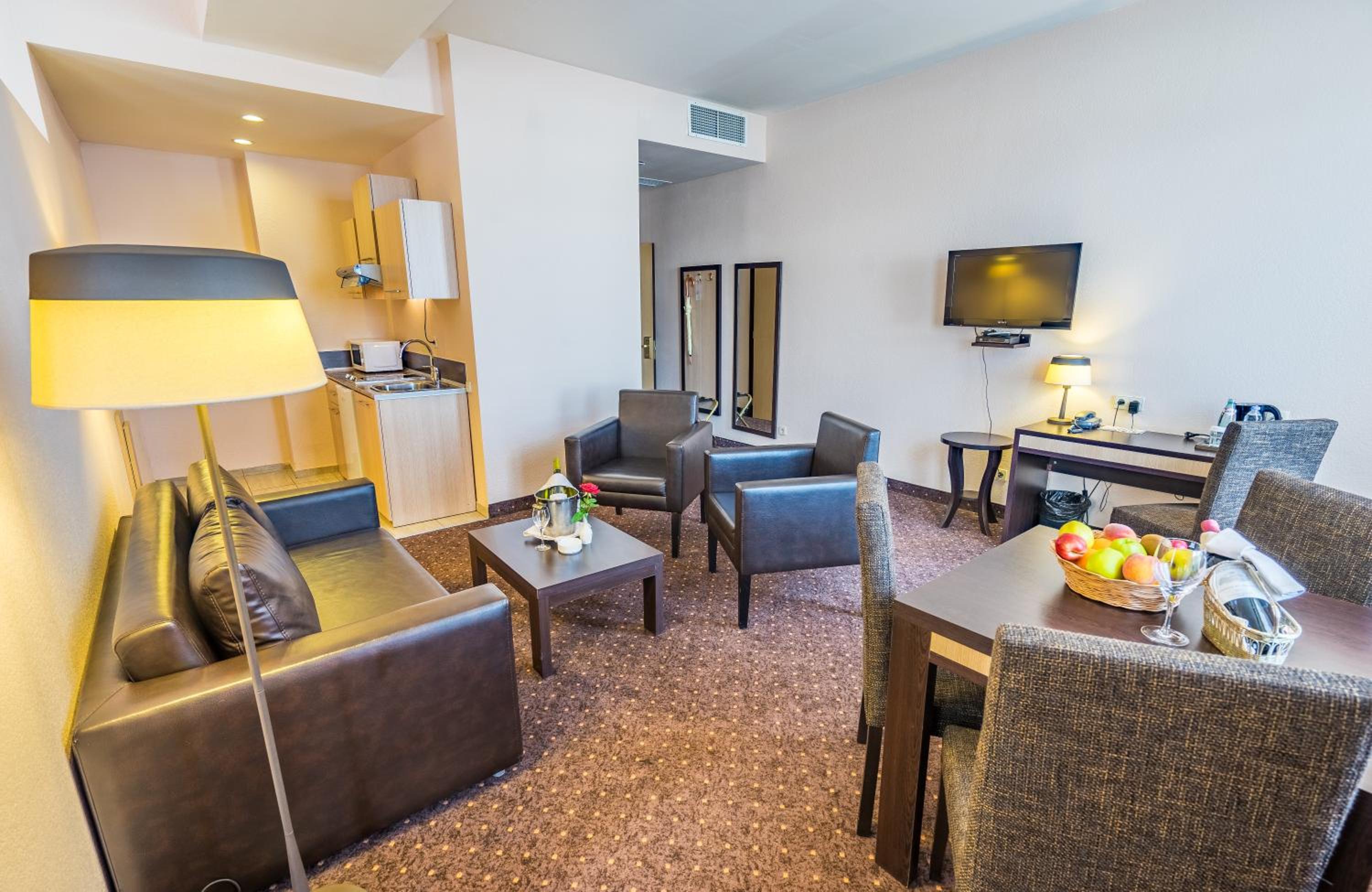 Comfort Suite photo 3