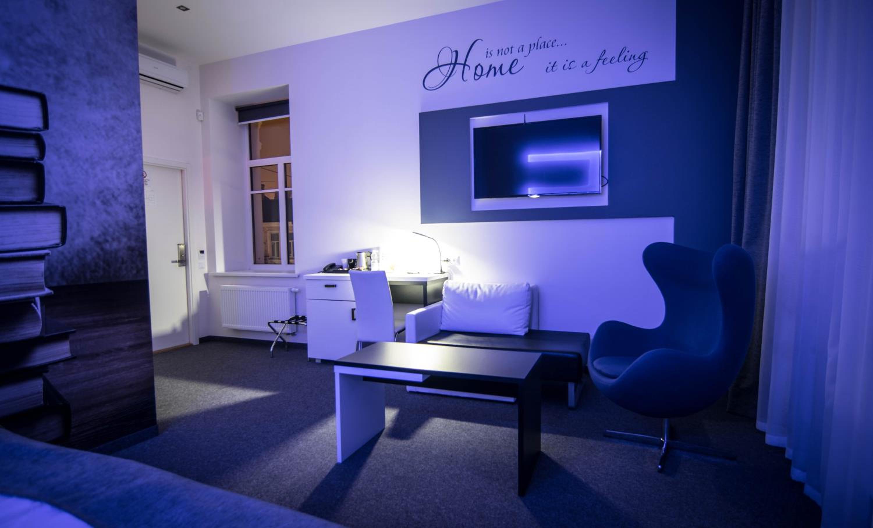 Business Double or Twin Room with Sofa Bed - Photo 1