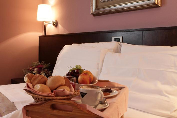 Double or Twin Room - Photo 4