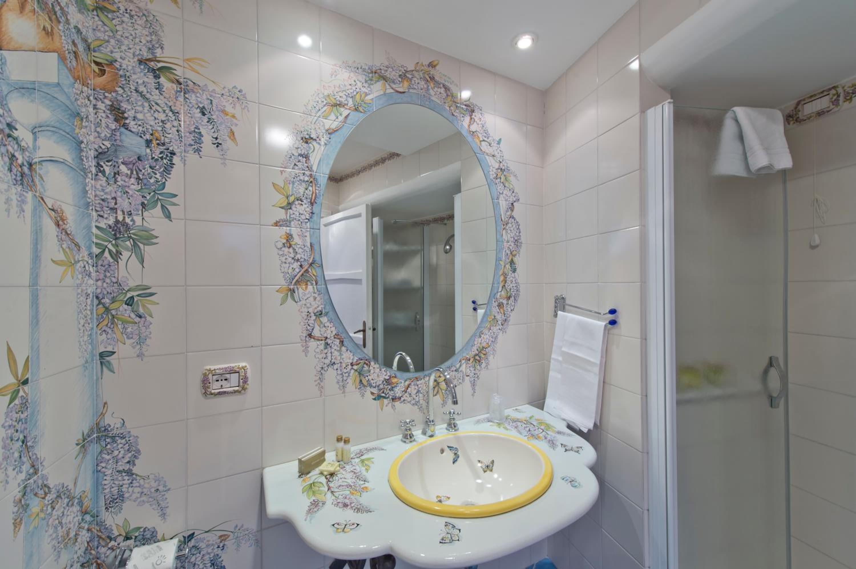 Superior Double Room with Sea View - Photo 13