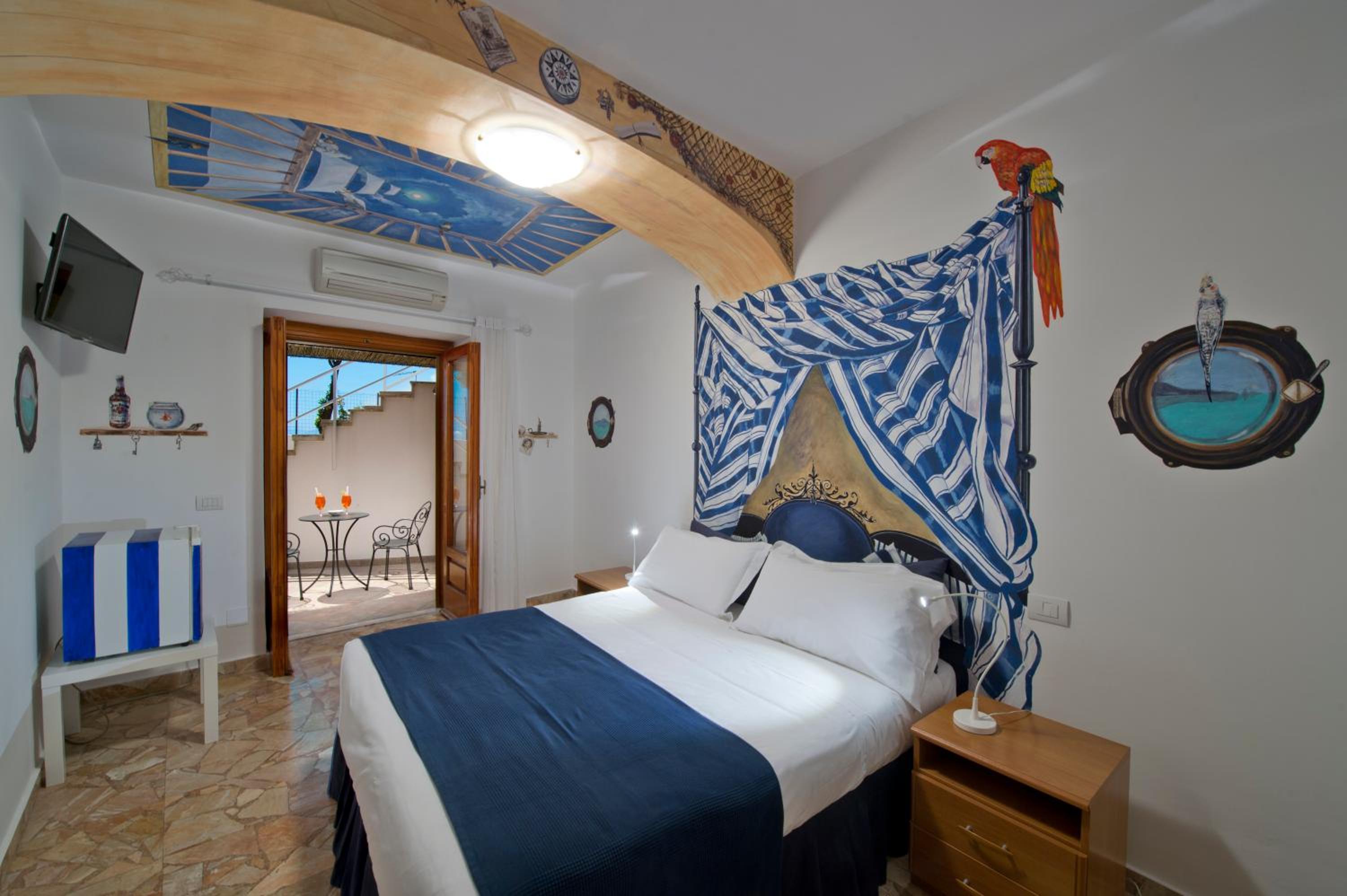 Standard Double Room - Photo 11